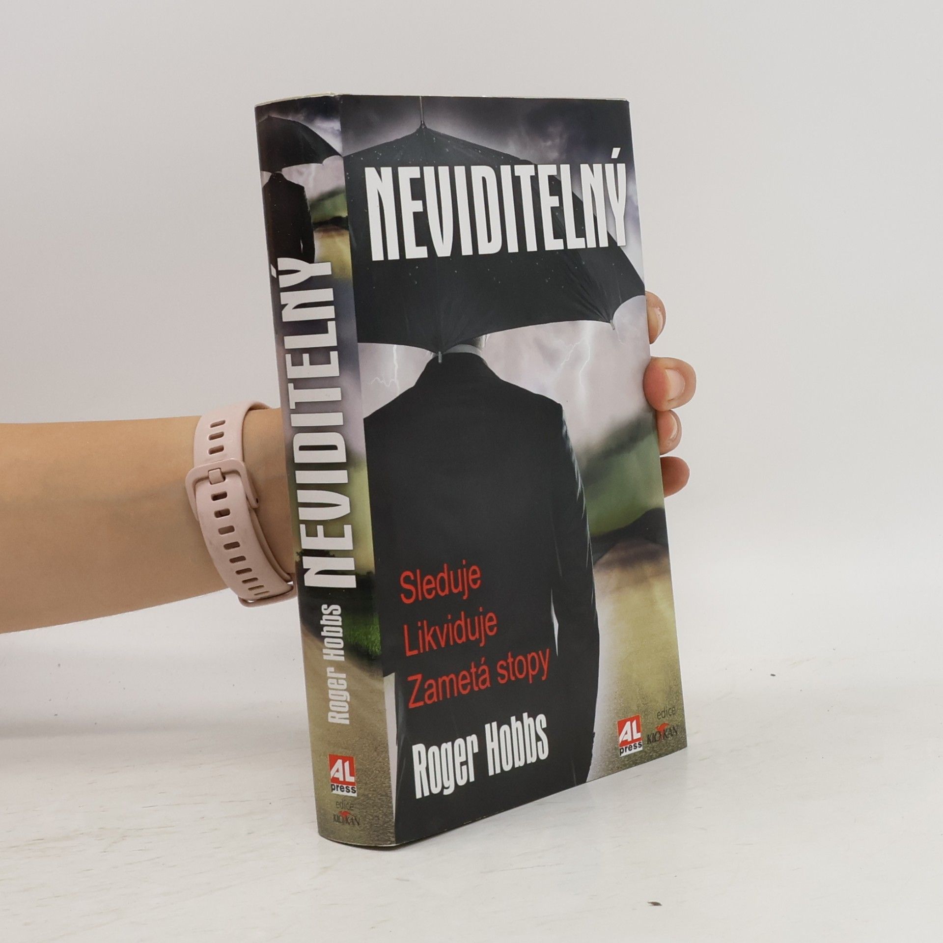 Roger Hobbs Neviditelný : sleduje, likviduje, zametá stopy