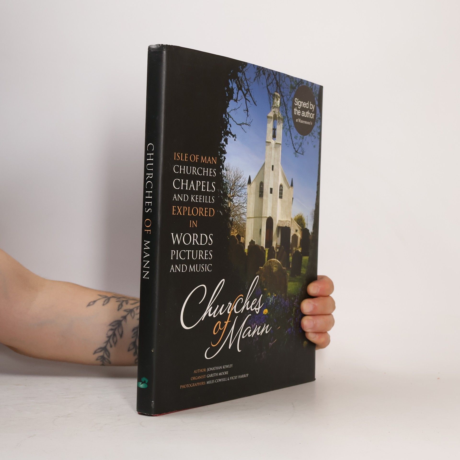 Jonathan Kewley Churches of mann : Isle of man churches, chapels and keeills explored in words, pictures and music