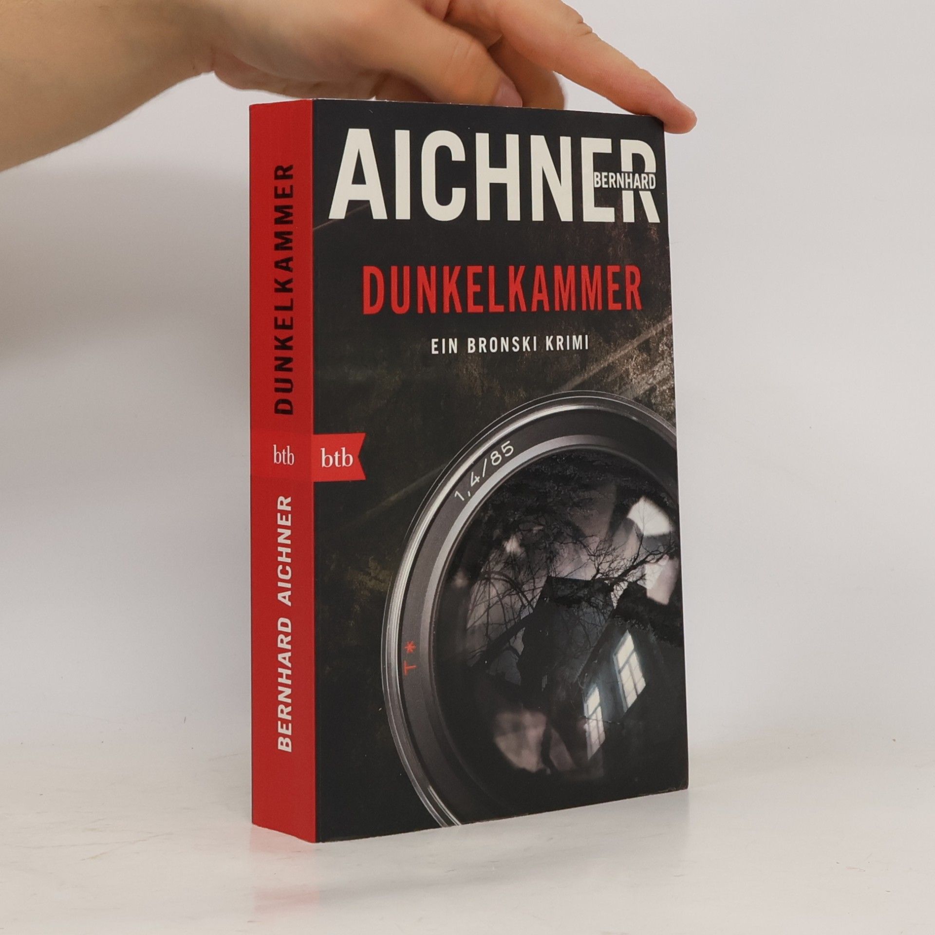 Bernhard Aichner Dunkelkammer