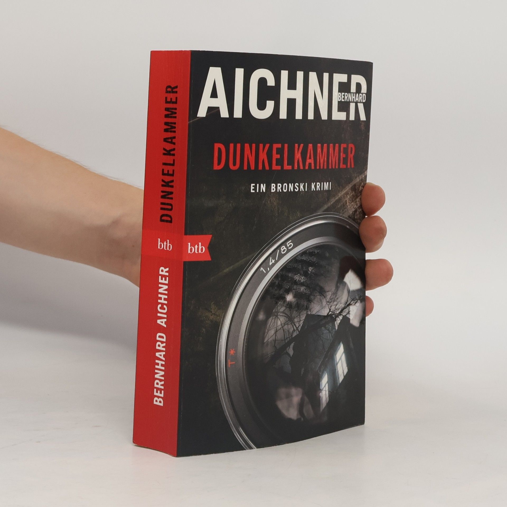 Bernhard Aichner Dunkelkammer