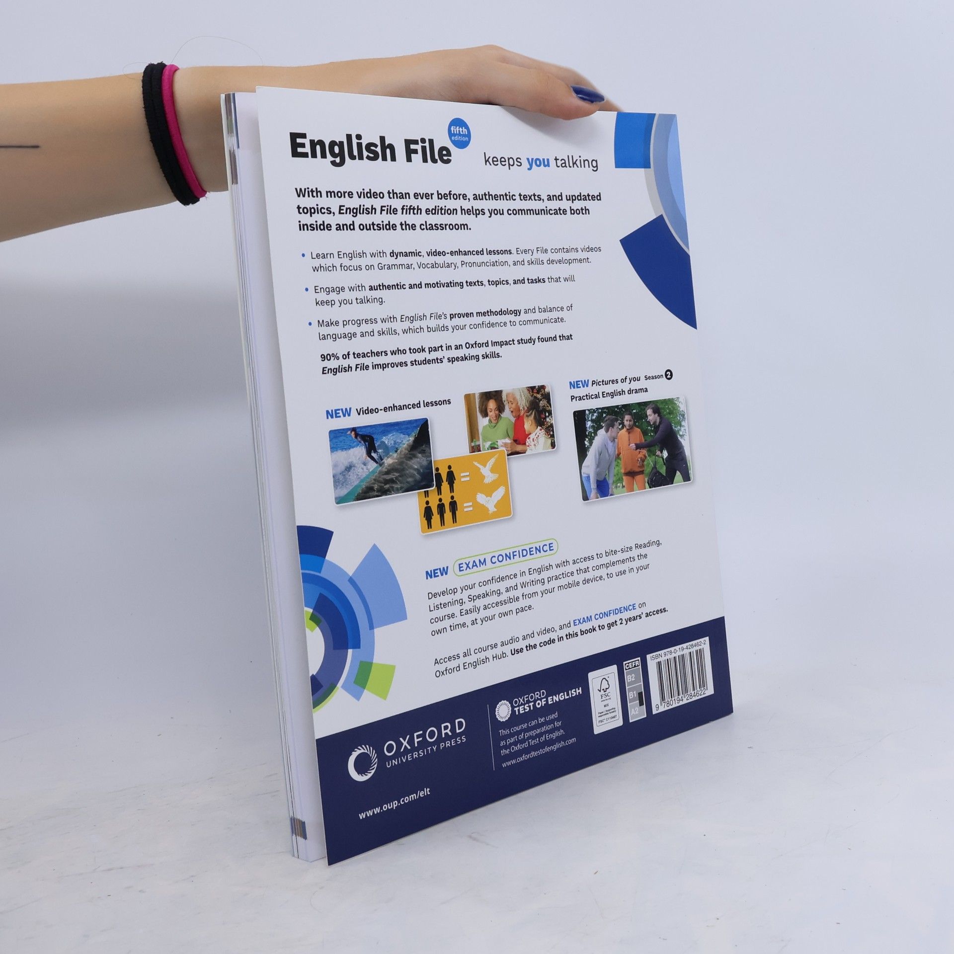 Christina Latham-Koenig English File: Pre-Intermediate Student Book + Exam Confidence: Print Student Book and 2 Years' Access to Student Resources, and Exam Confidence, Available on Oxford English Hub - Fifth Edition