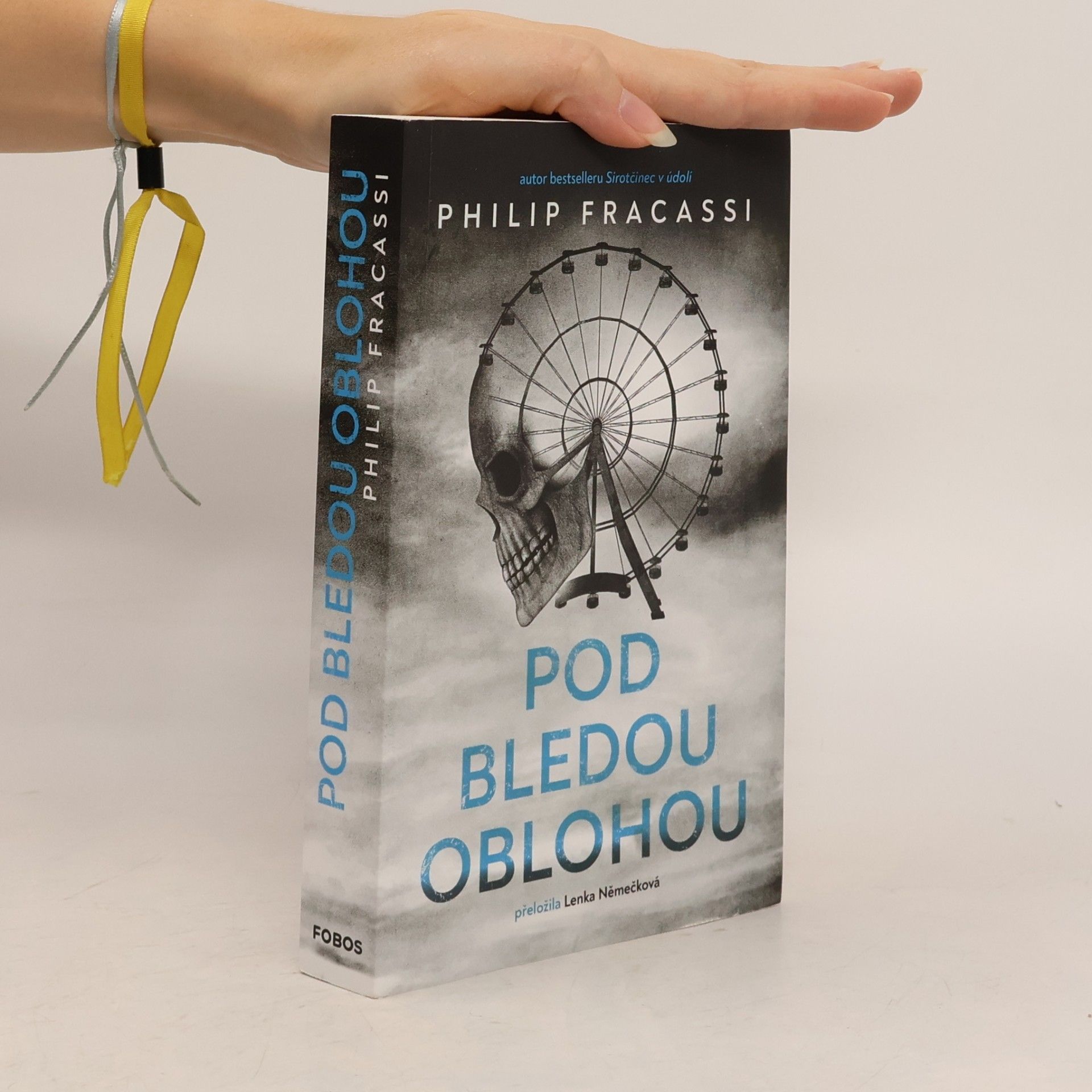 Philip Fracassi Pod bledou oblohou