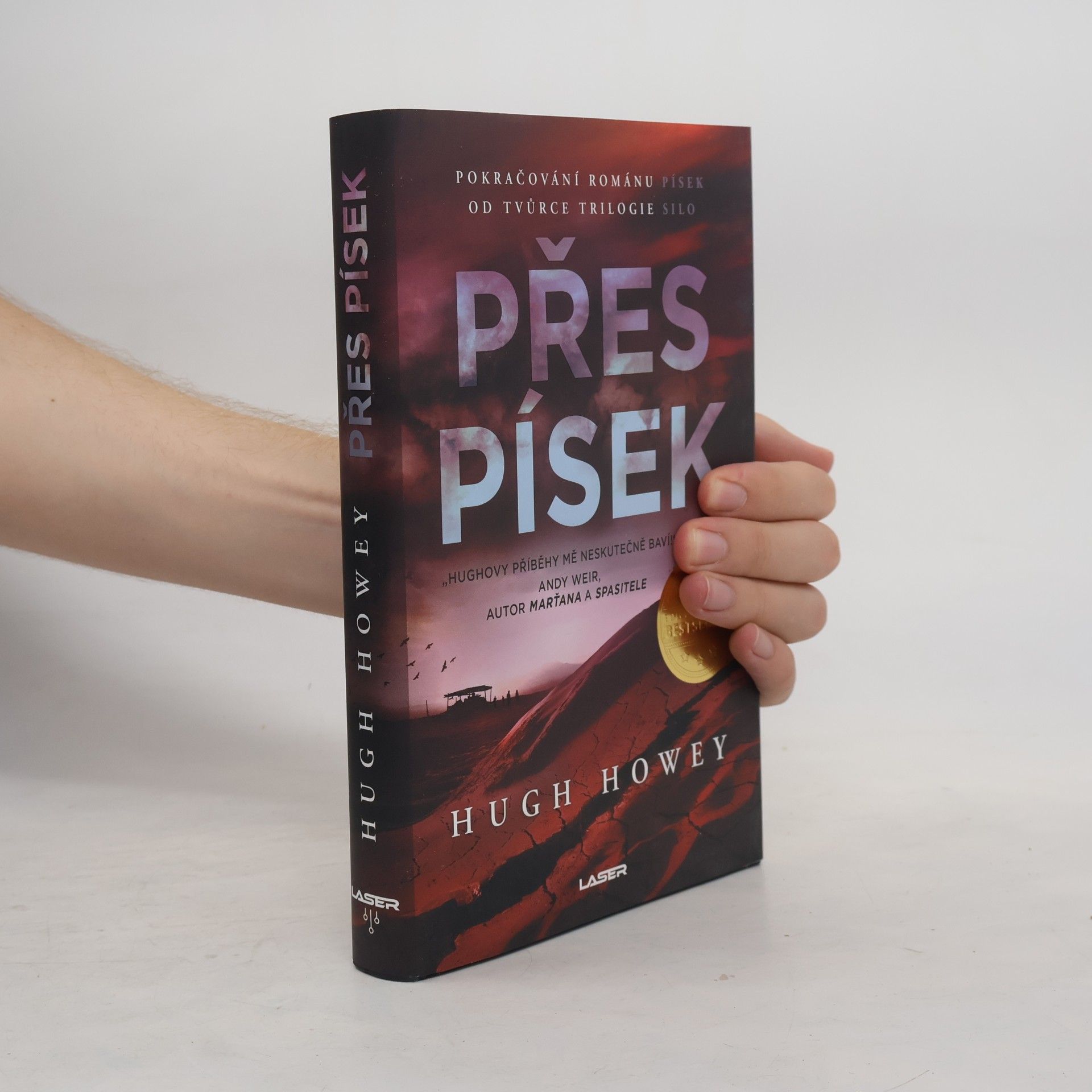 Hugh Howey Přes písek