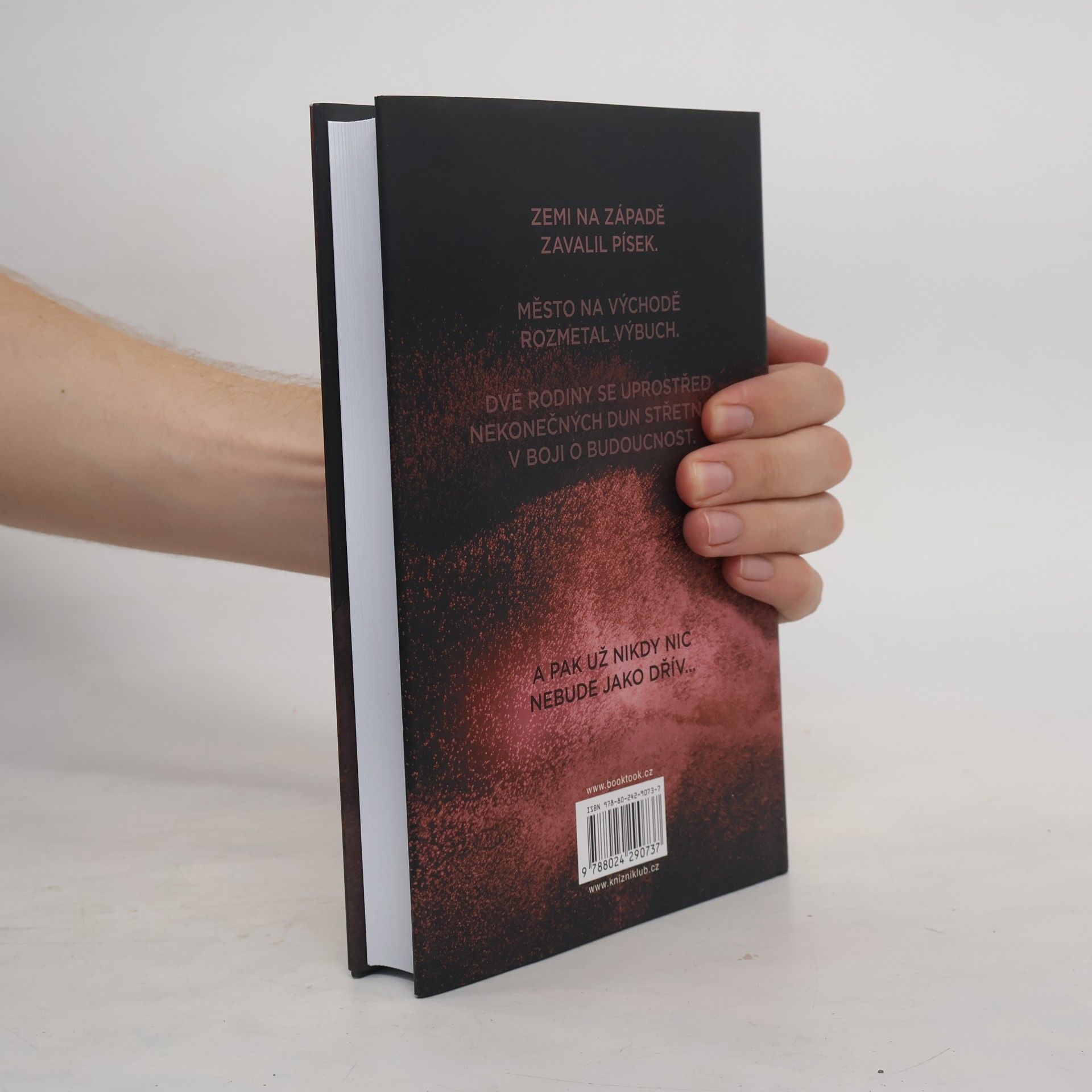 Hugh Howey Přes písek