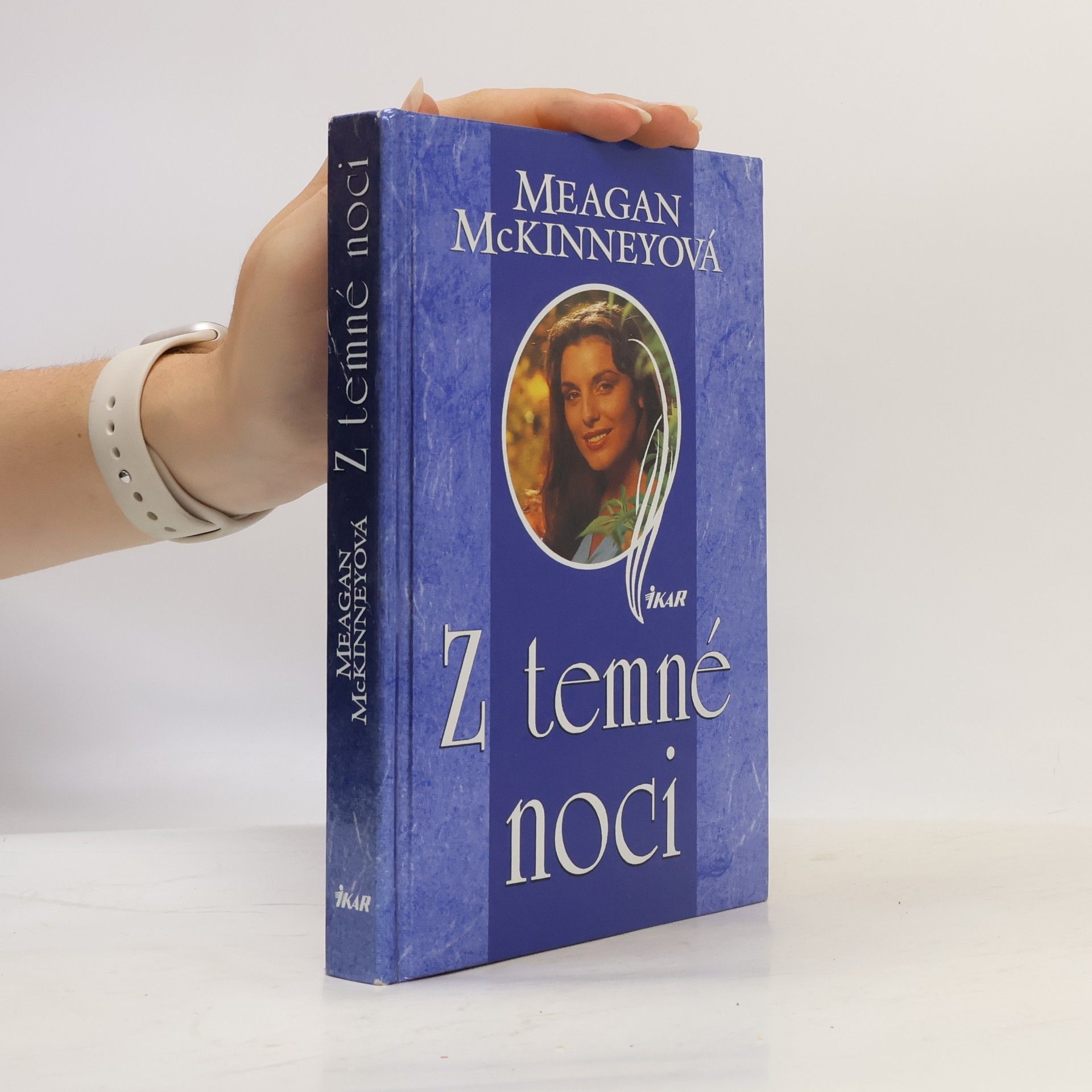 Meagan McKinney Z temné noci