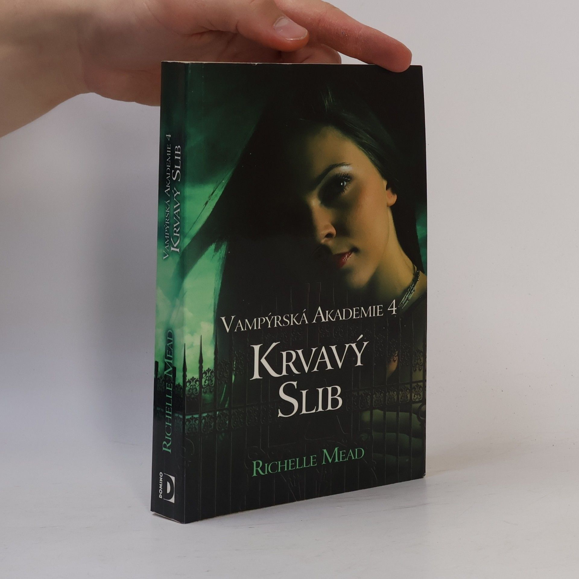 Richelle Mead Vampýrská akademie 4: Krvavý slib