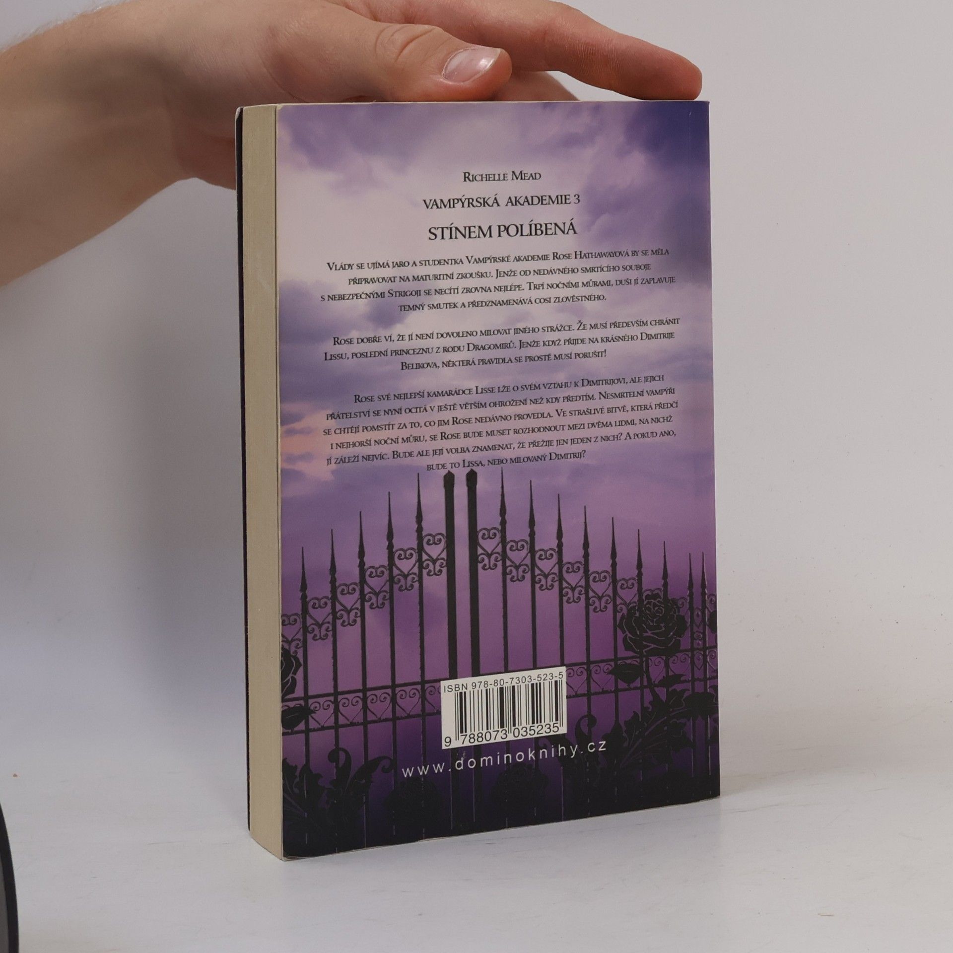 Richelle Mead Vampýrská akademie 3: Stínem políbená.