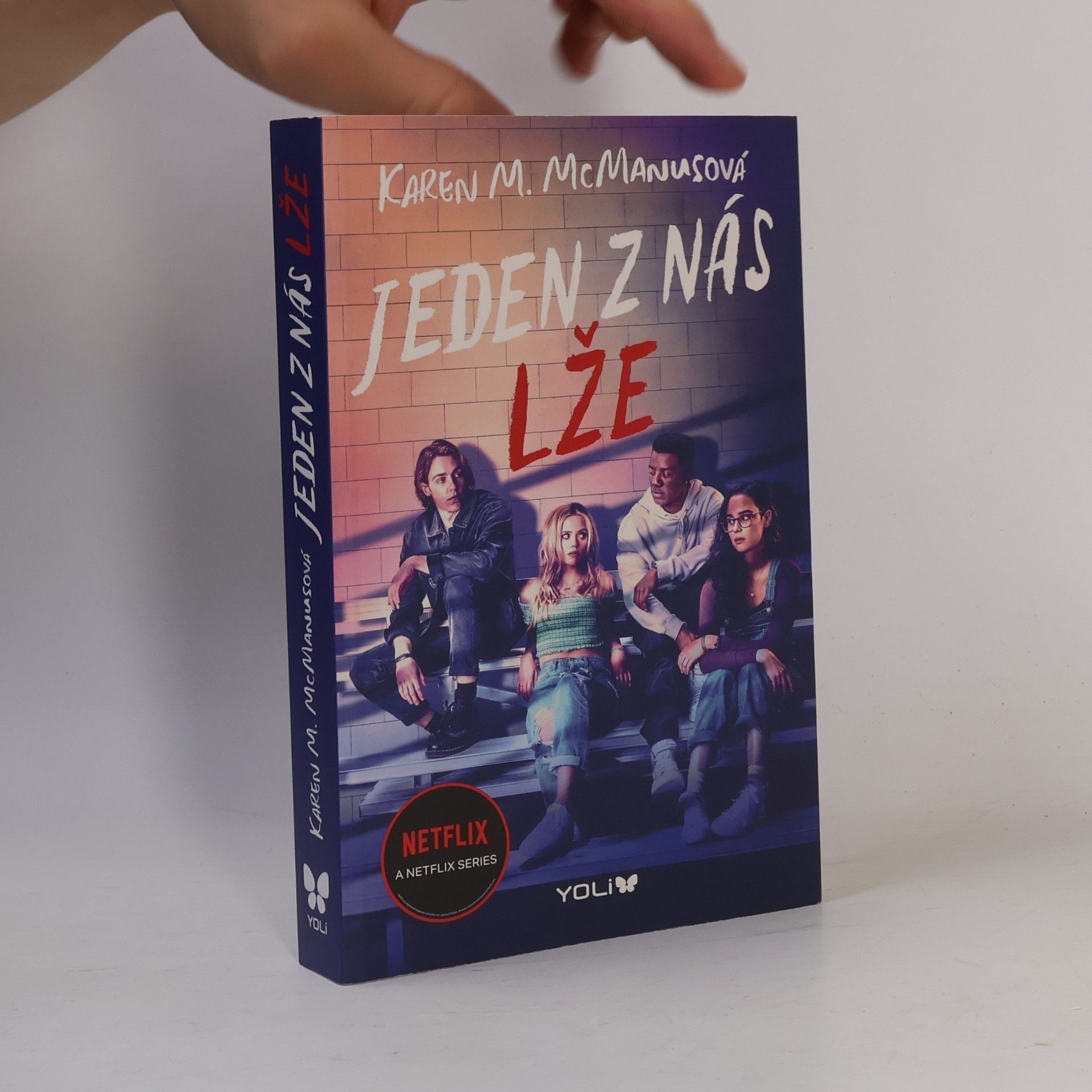 Karen M. McManus Jeden z nás lže