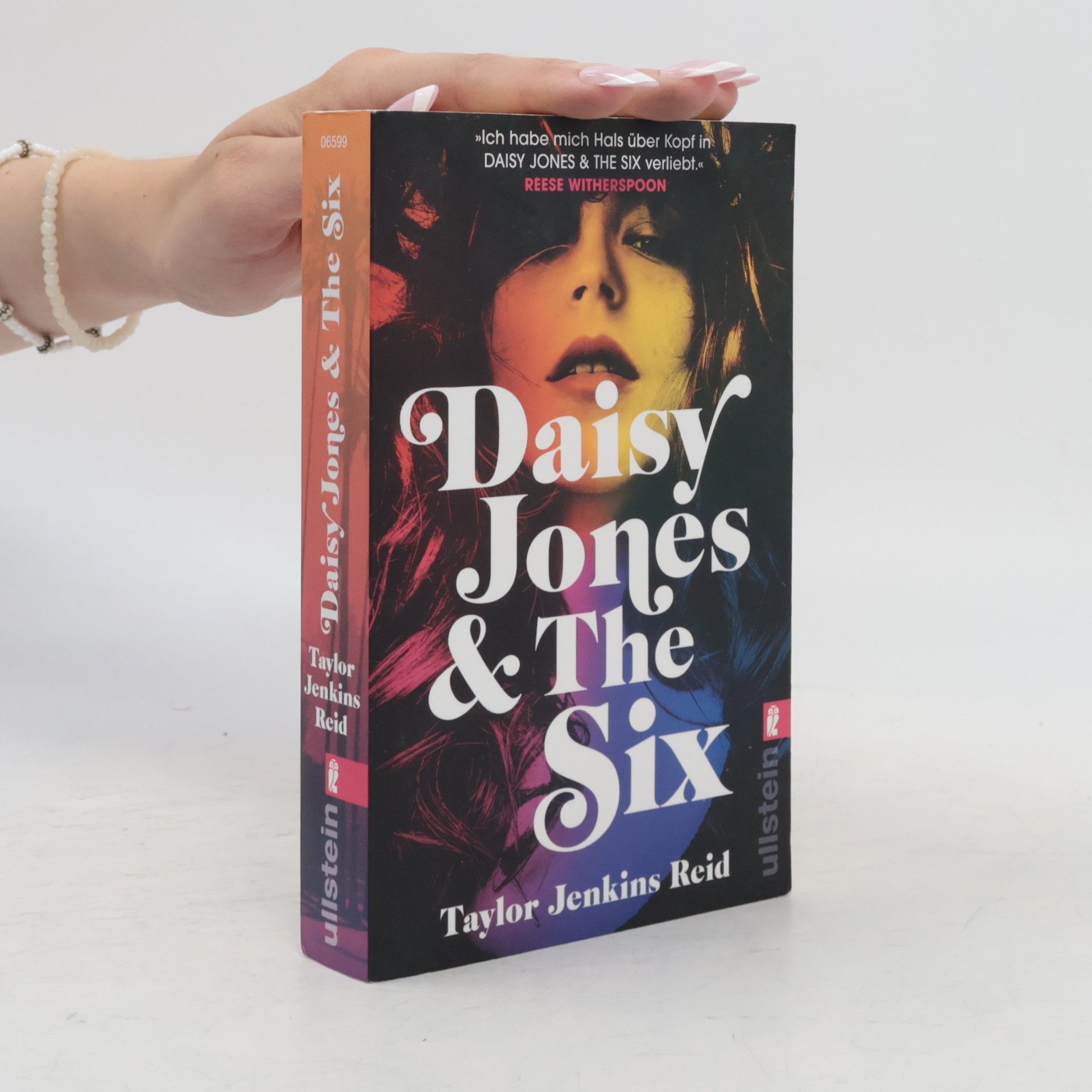 Taylor Jenkins Reid Daisy Jones & The Six