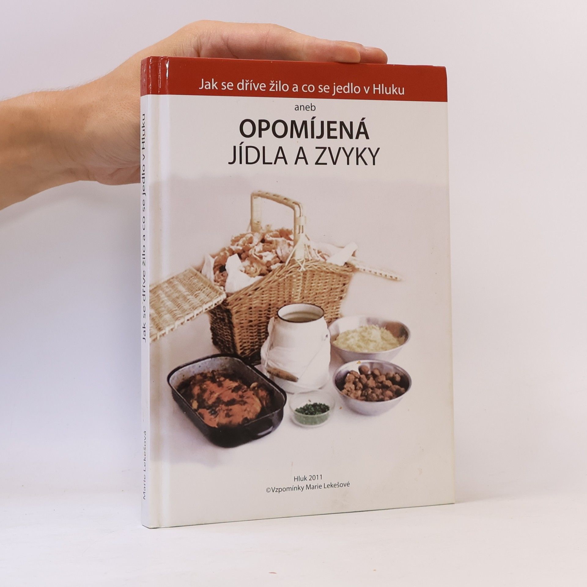 Marie Lekešová Jak se dříve žilo a co se jedlo v Hluku aneb opomíjená jídla a zvyky