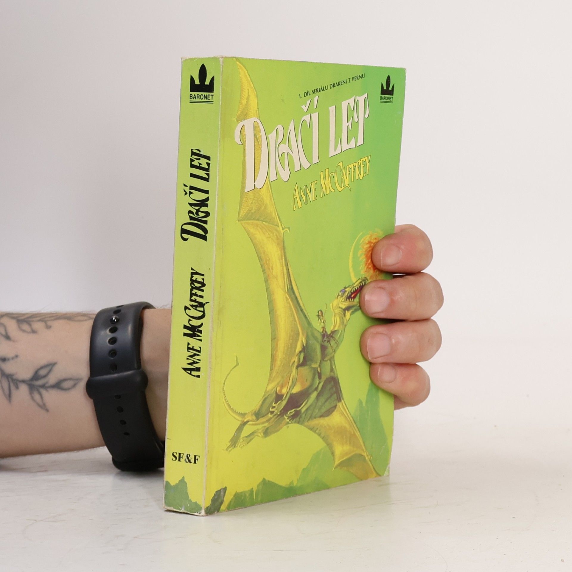 Anne Mac Caffrey Drakeni z Pernu 1. Dračí let