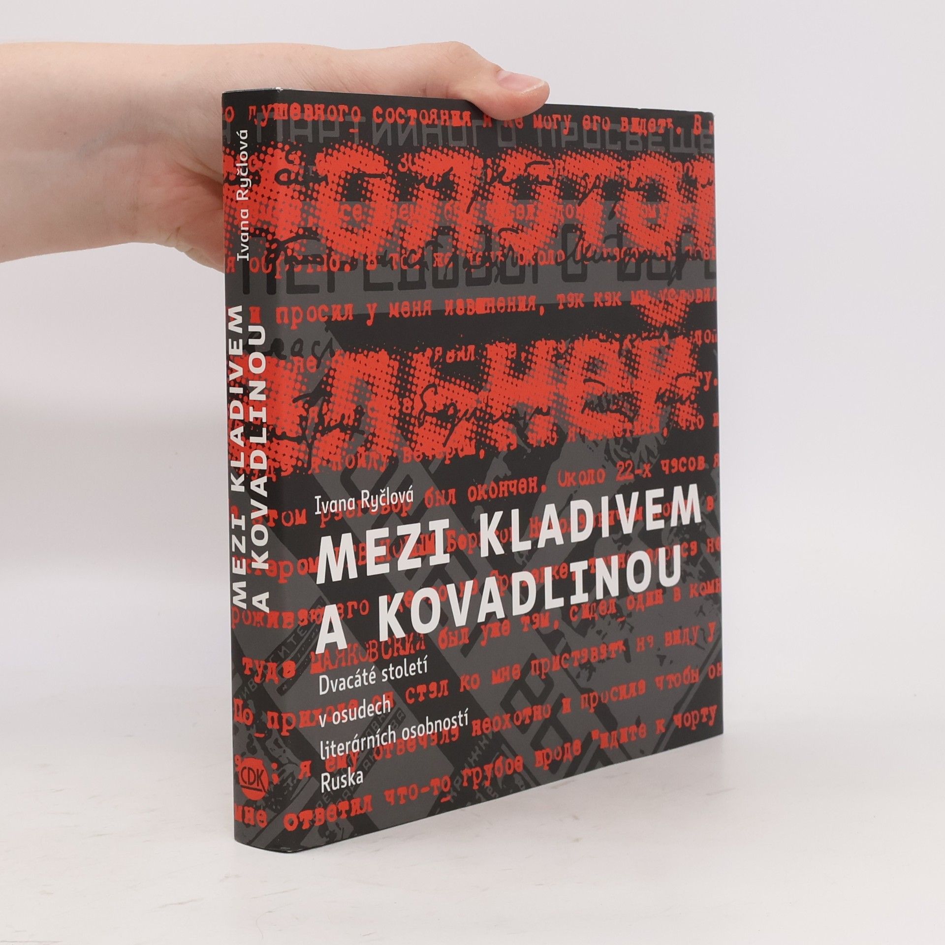 Ivana Ryčlová Mezi kladivem a kovadlinou : dvacáté století v osudech literárních osobností Ruska