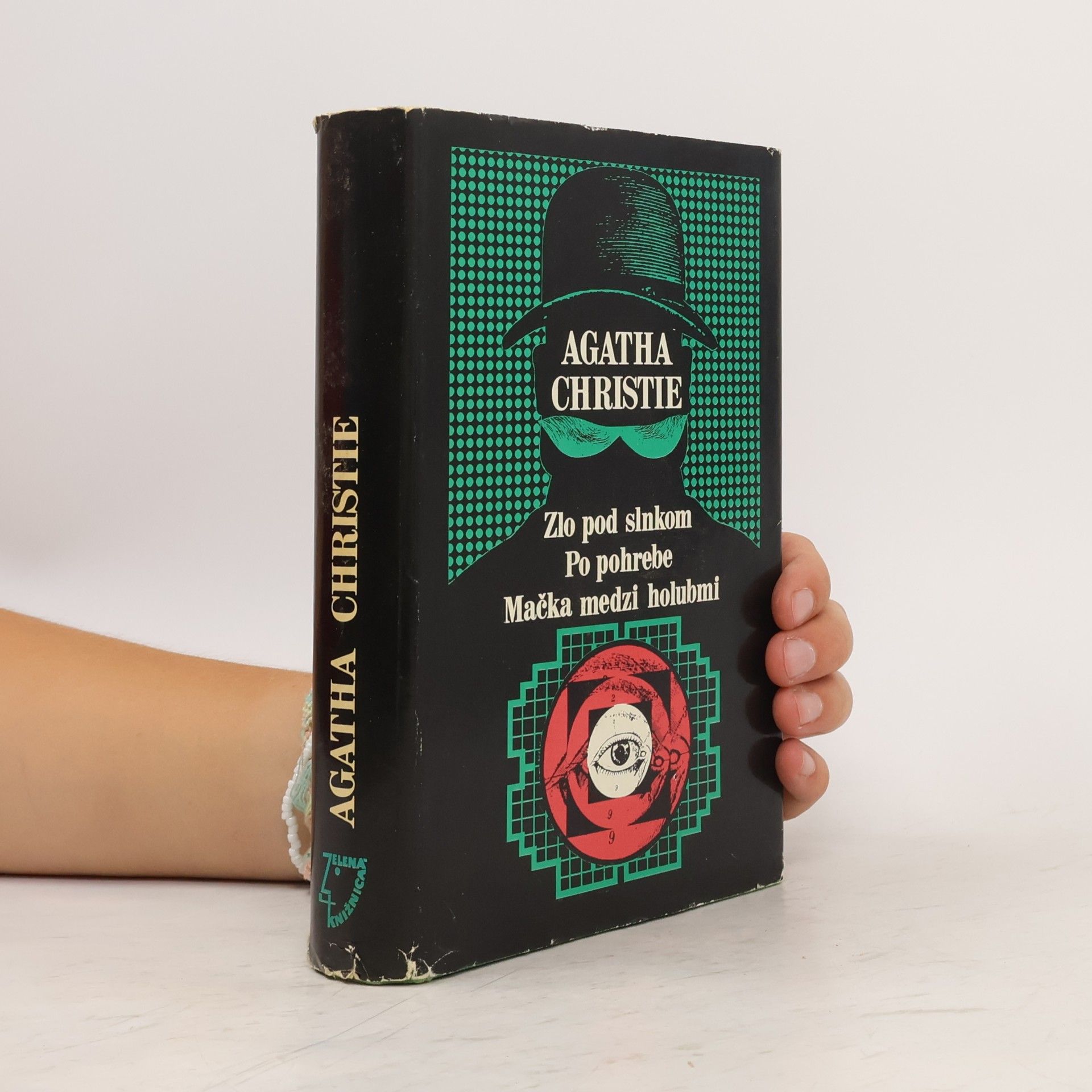 Agatha Christie Zlo pod slnkom. Po pohrebe. Mačka medzi holubmi