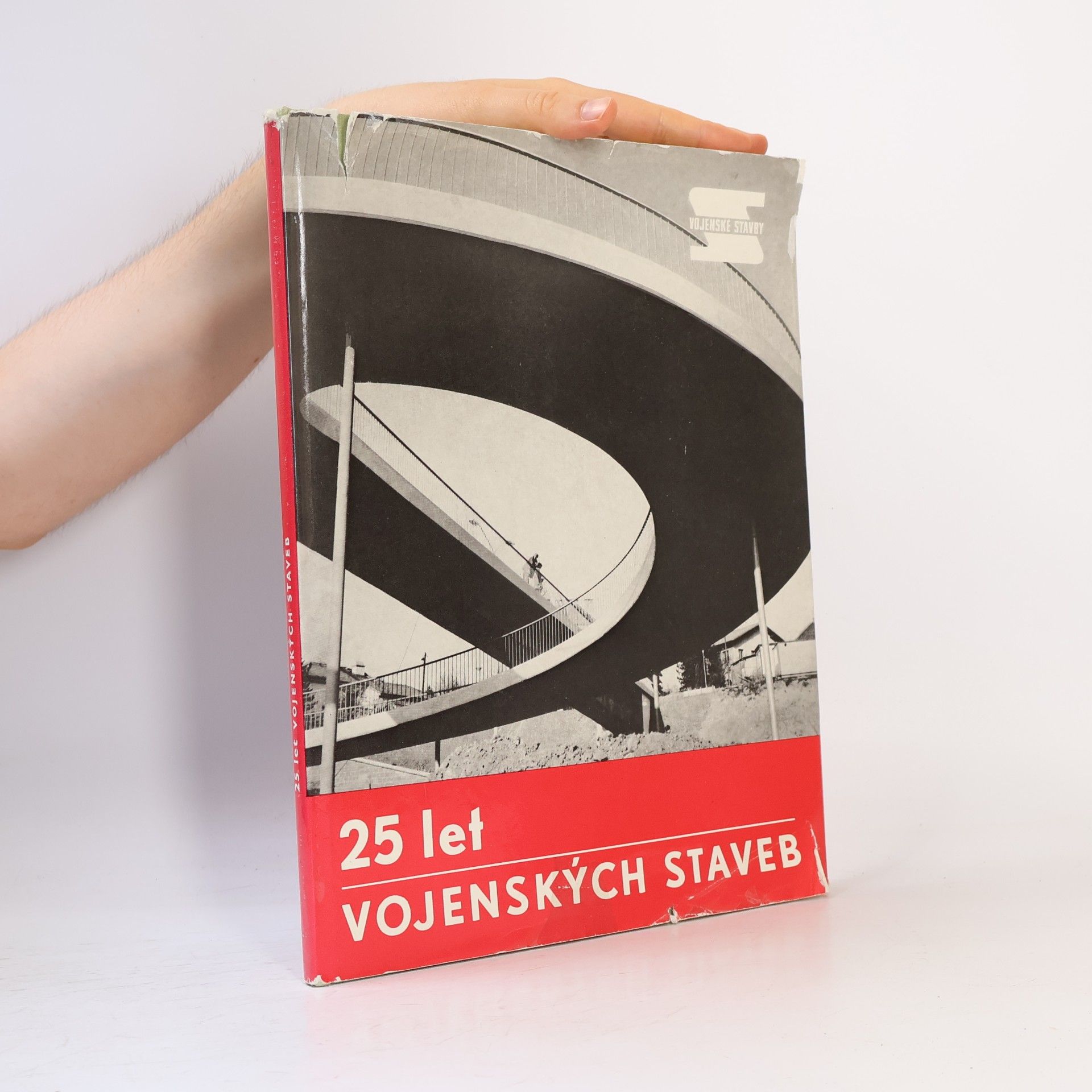 Autores varios 25 let vojenských staveb