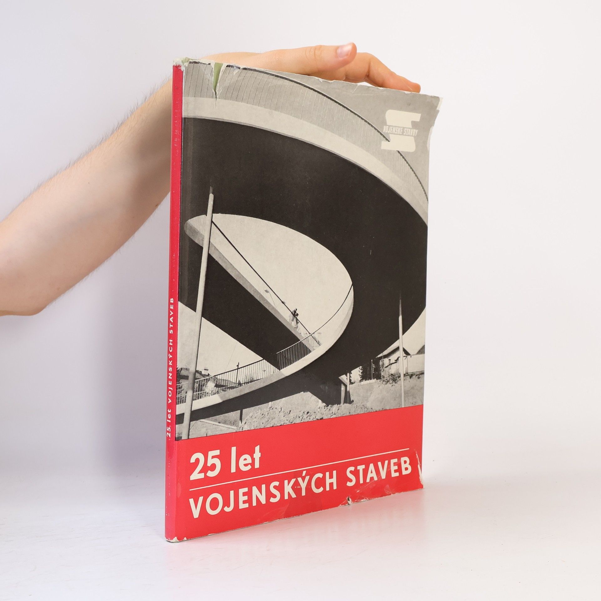 Autores varios 25 let vojenských staveb