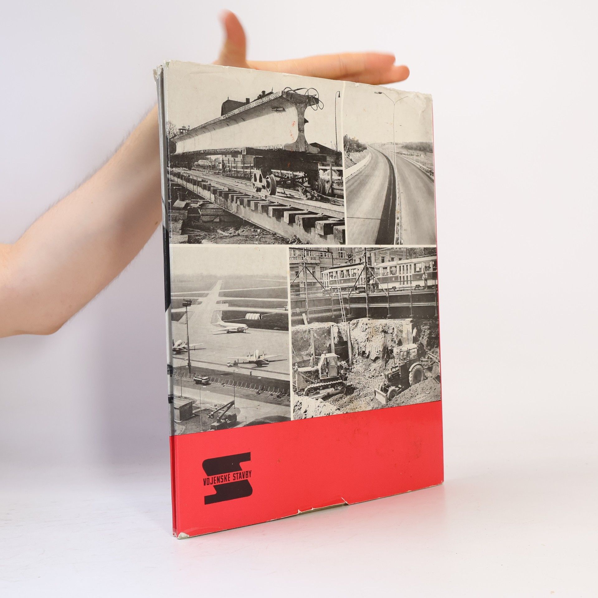 Autores varios 25 let vojenských staveb
