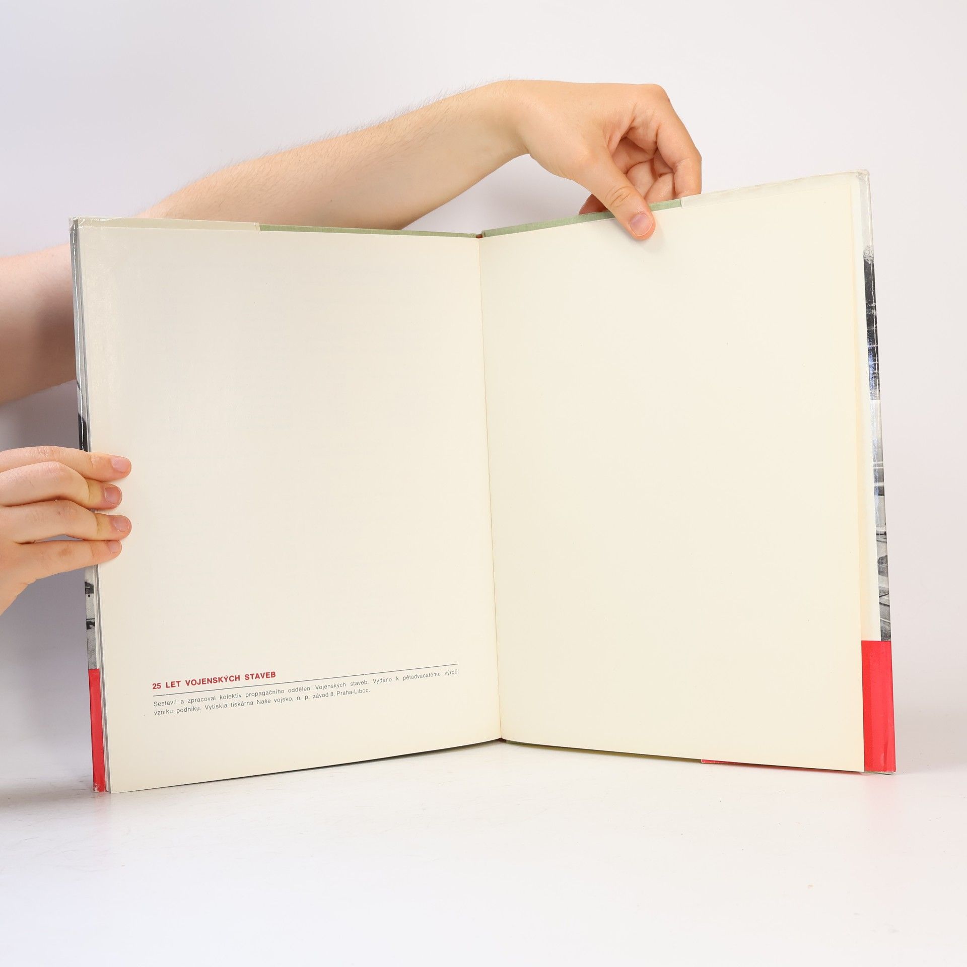 Autores varios 25 let vojenských staveb