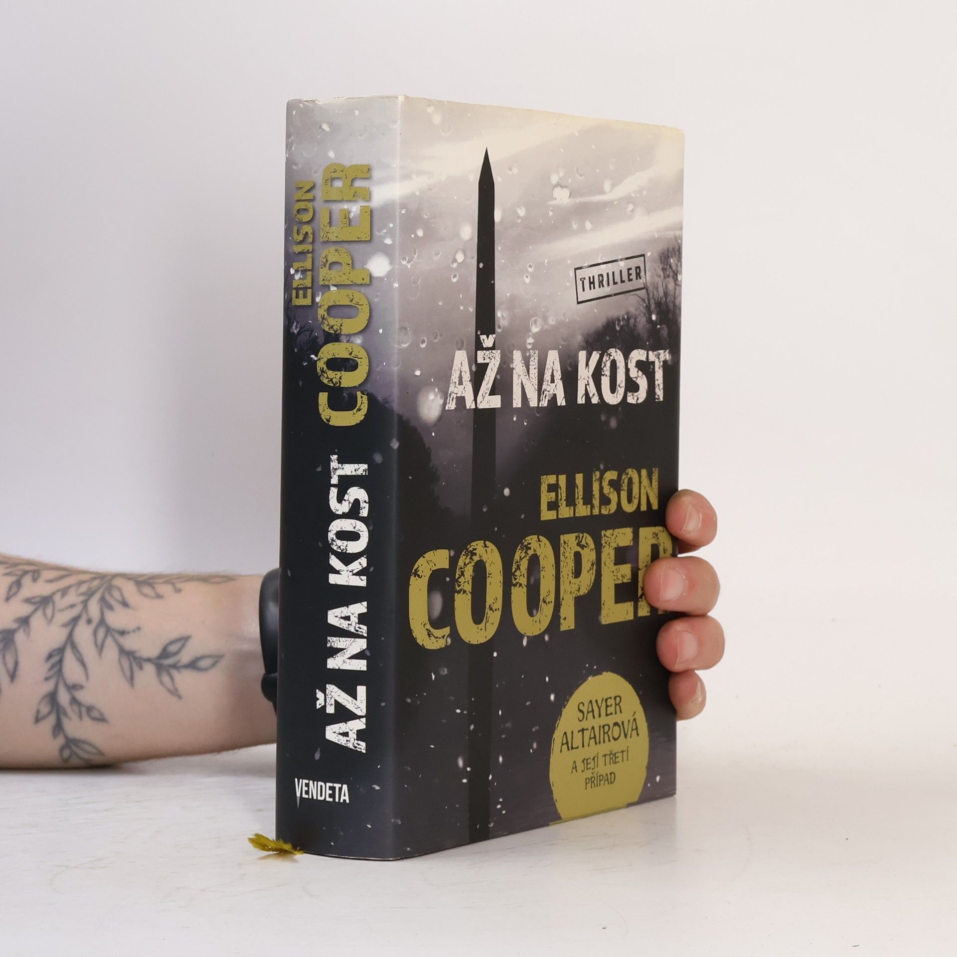 Ellison Cooper Až na kost