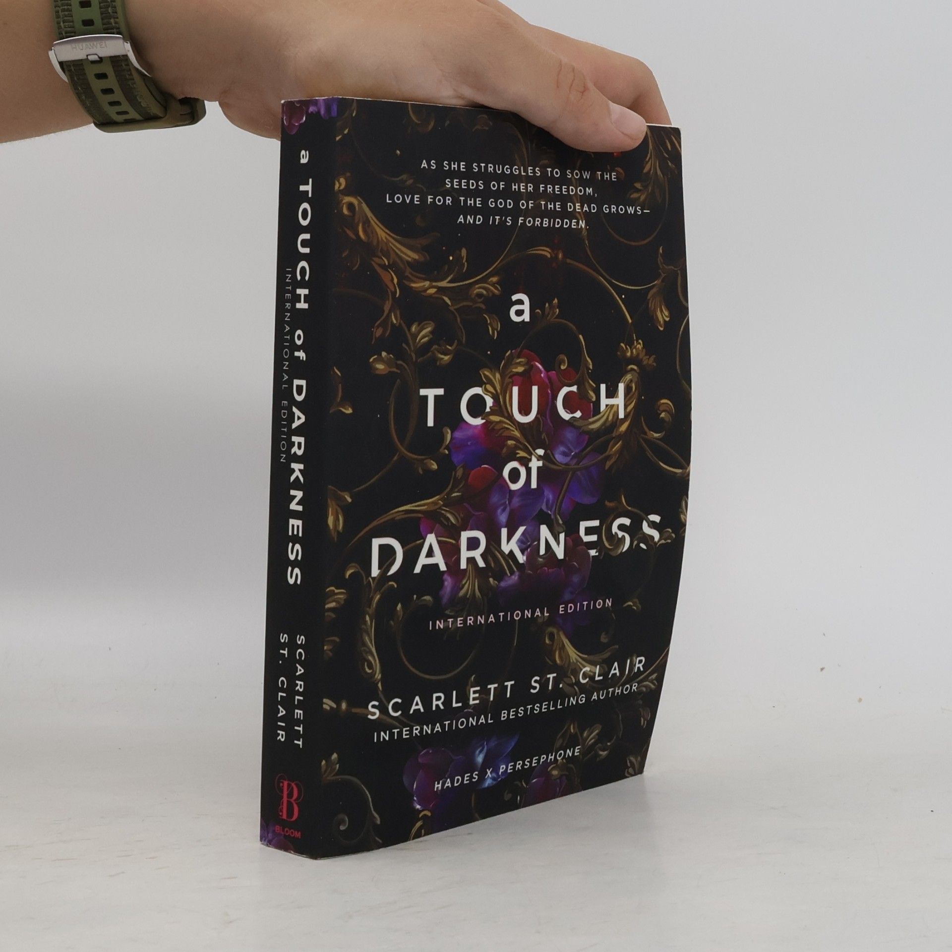 Scarlett St. Clair A Touch of Darkness