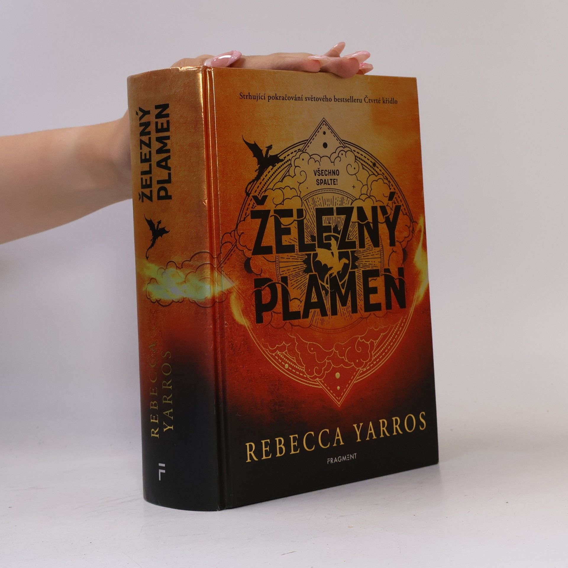Rebecca Yarros Železný plamen