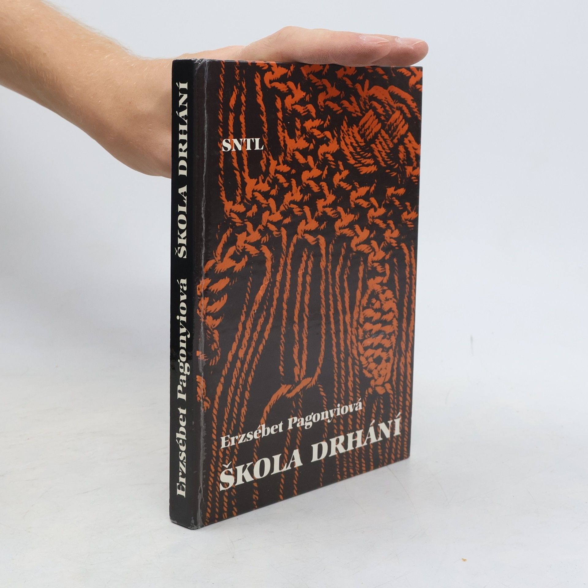 Erzsébet Pagonyi Škola drhání