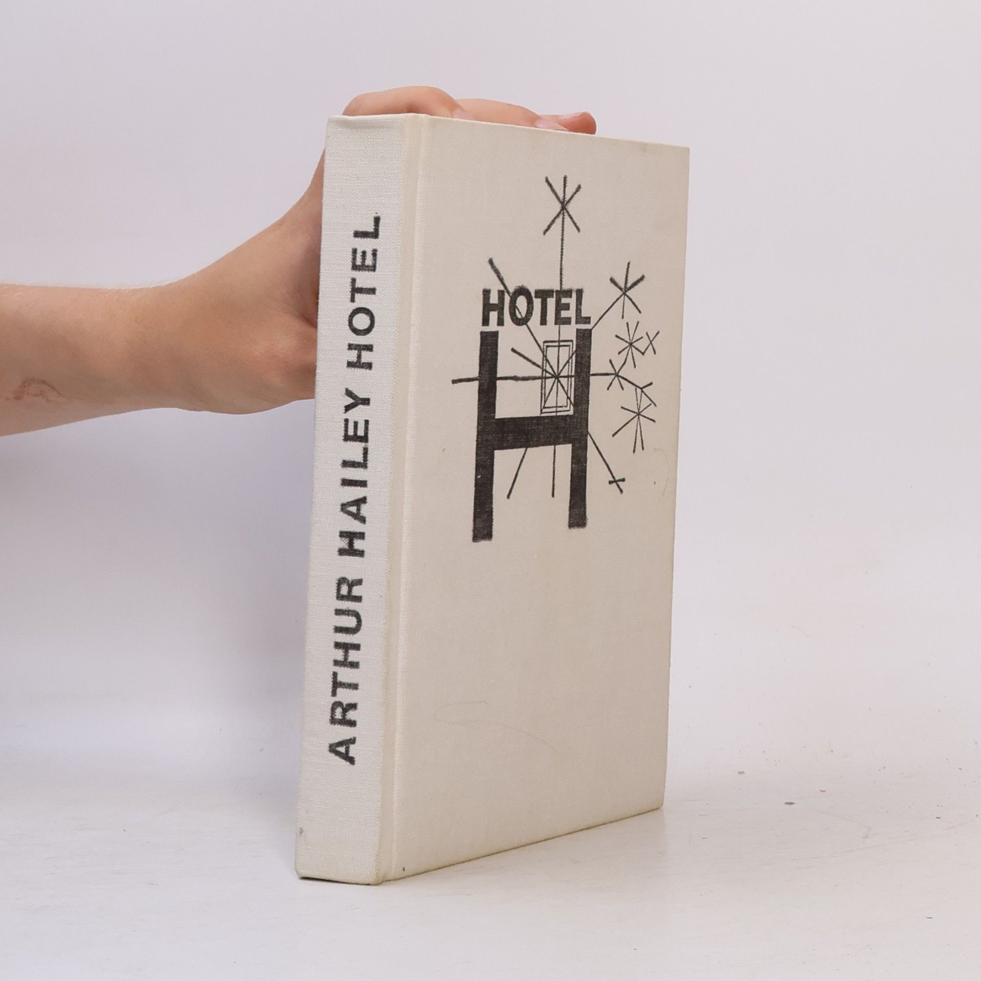 Arthur Hailey Hotel