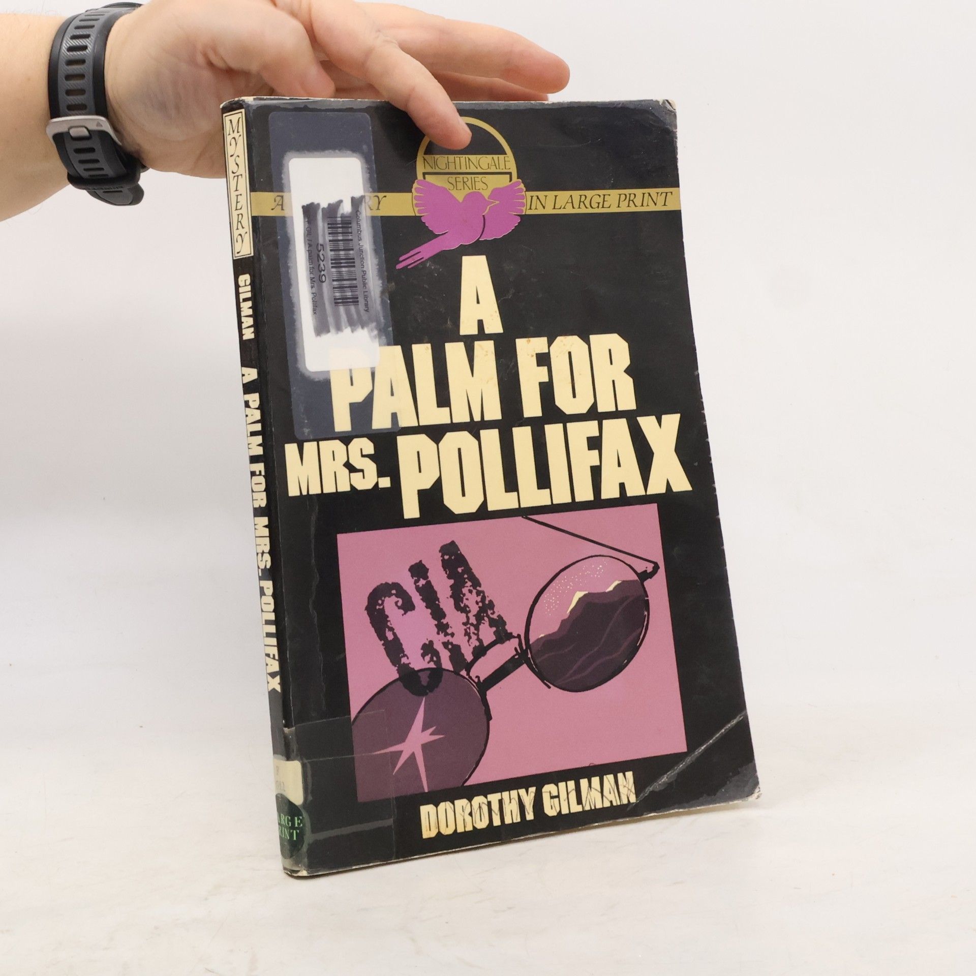 Nightingale Series: A Palm for Mrs. Pollifax - In Large Print