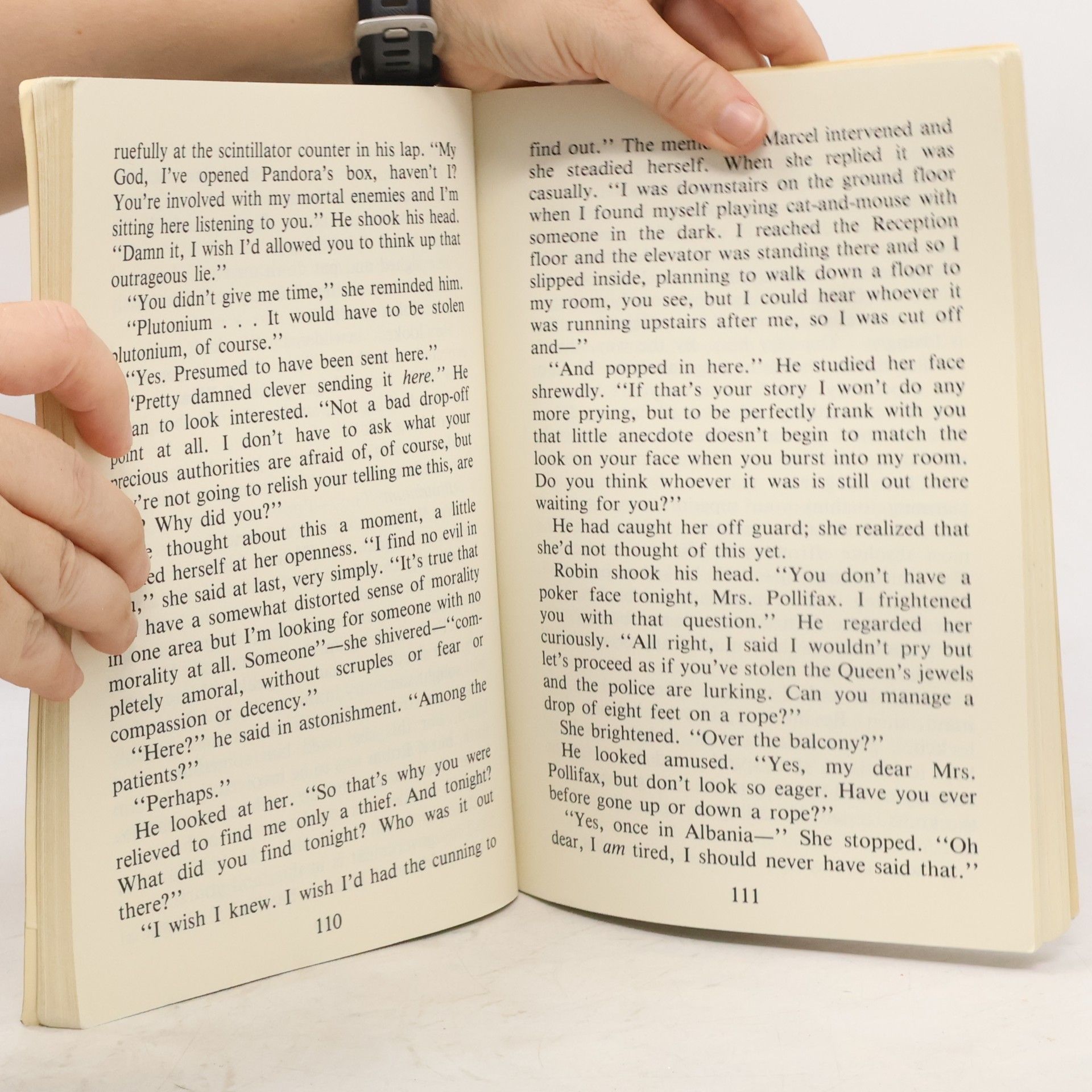 Dorothy Gilman Nightingale Series: A Palm for Mrs. Pollifax - In Large Print