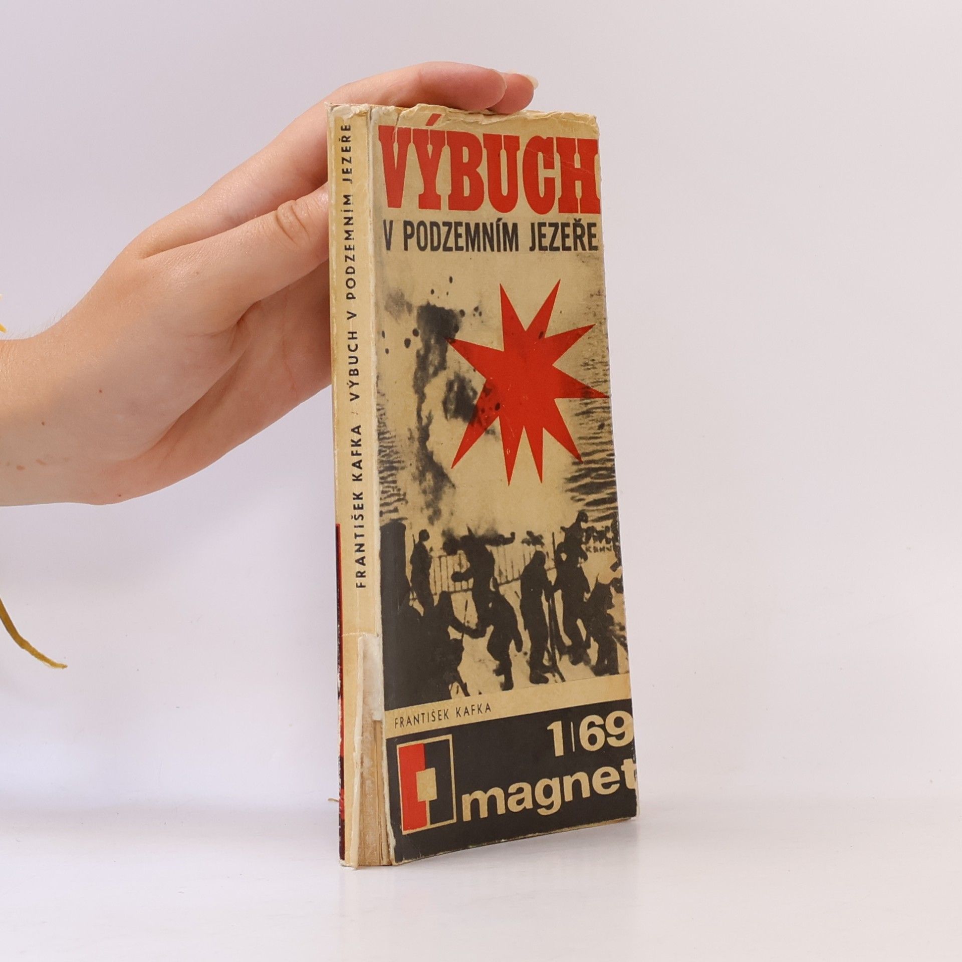 František Kafka Výbuch v podzemním jezeře