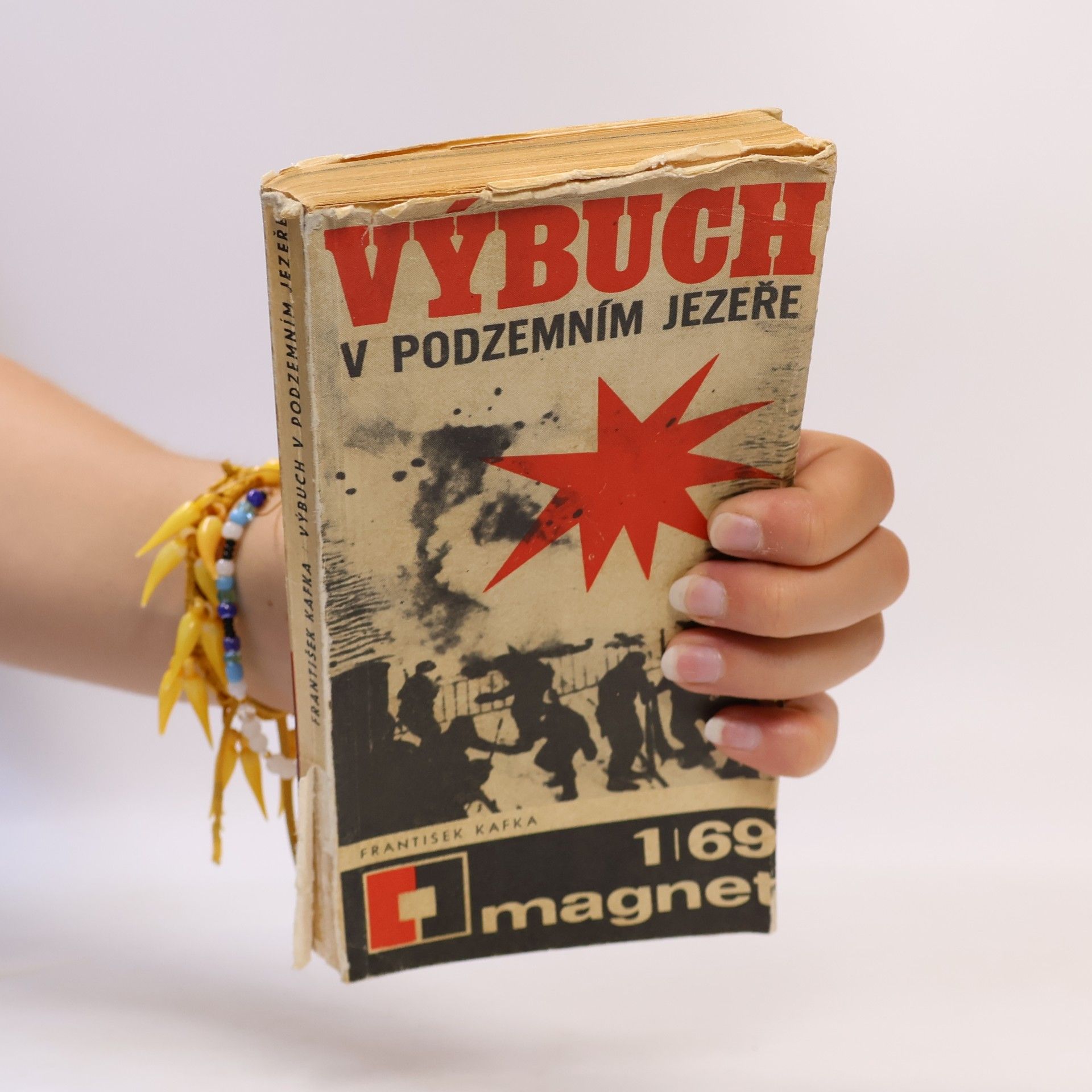 František Kafka Výbuch v podzemním jezeře