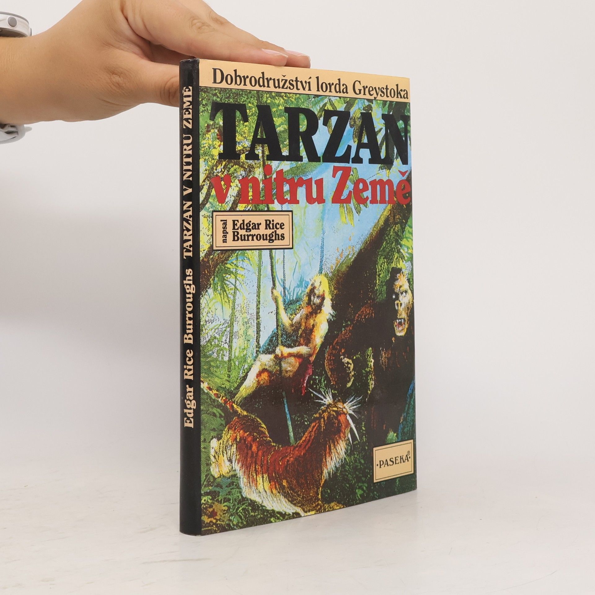 Edgar Rice Burrroughs Tarzan v nitru země