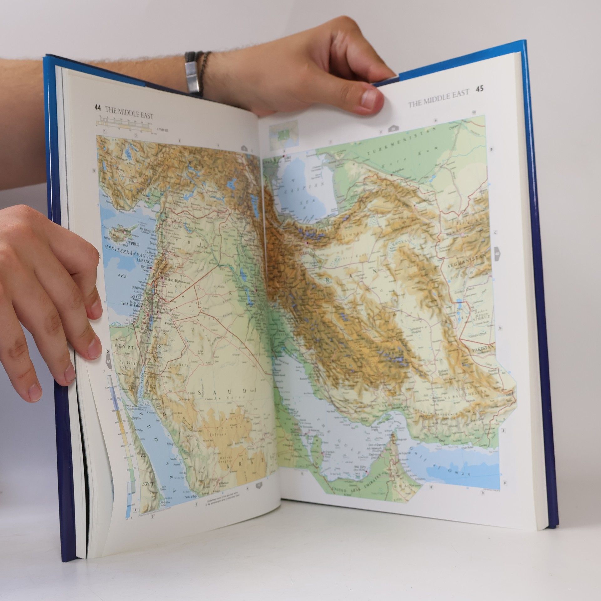 Philip's Maps Philip's World Atlas