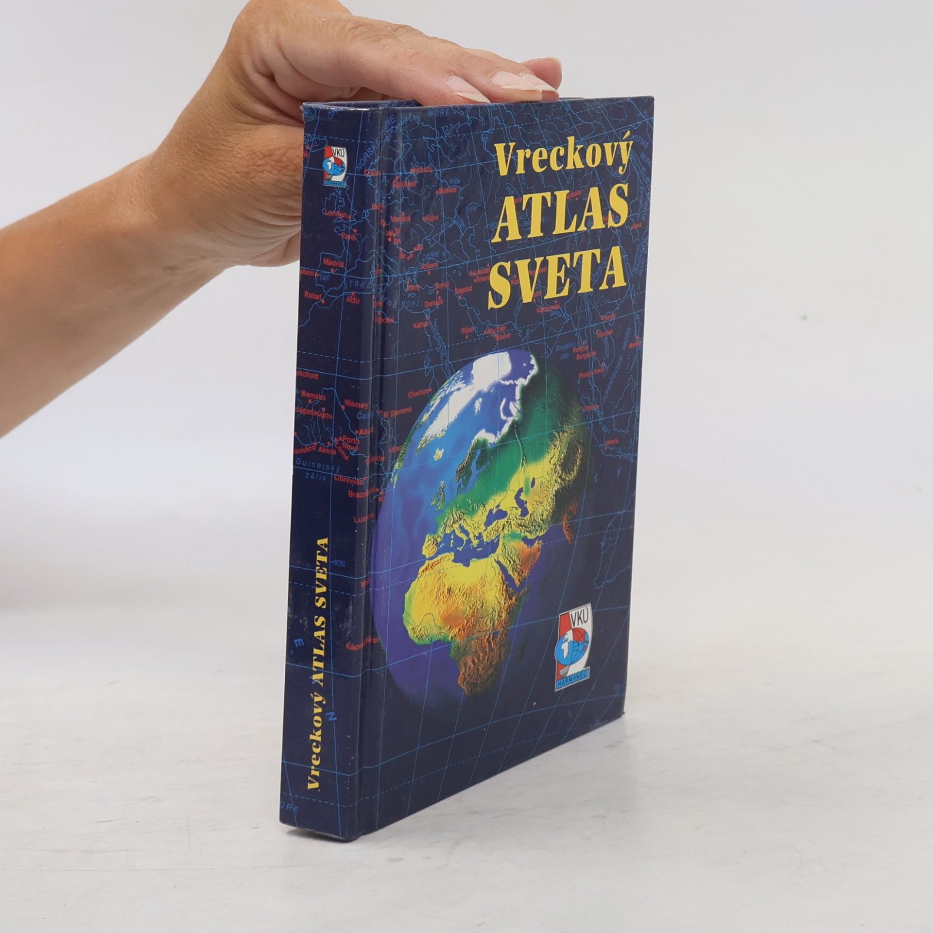 Slovensko) Vojenský kartografický ústav (Harmanec Vreckový atlas sveta