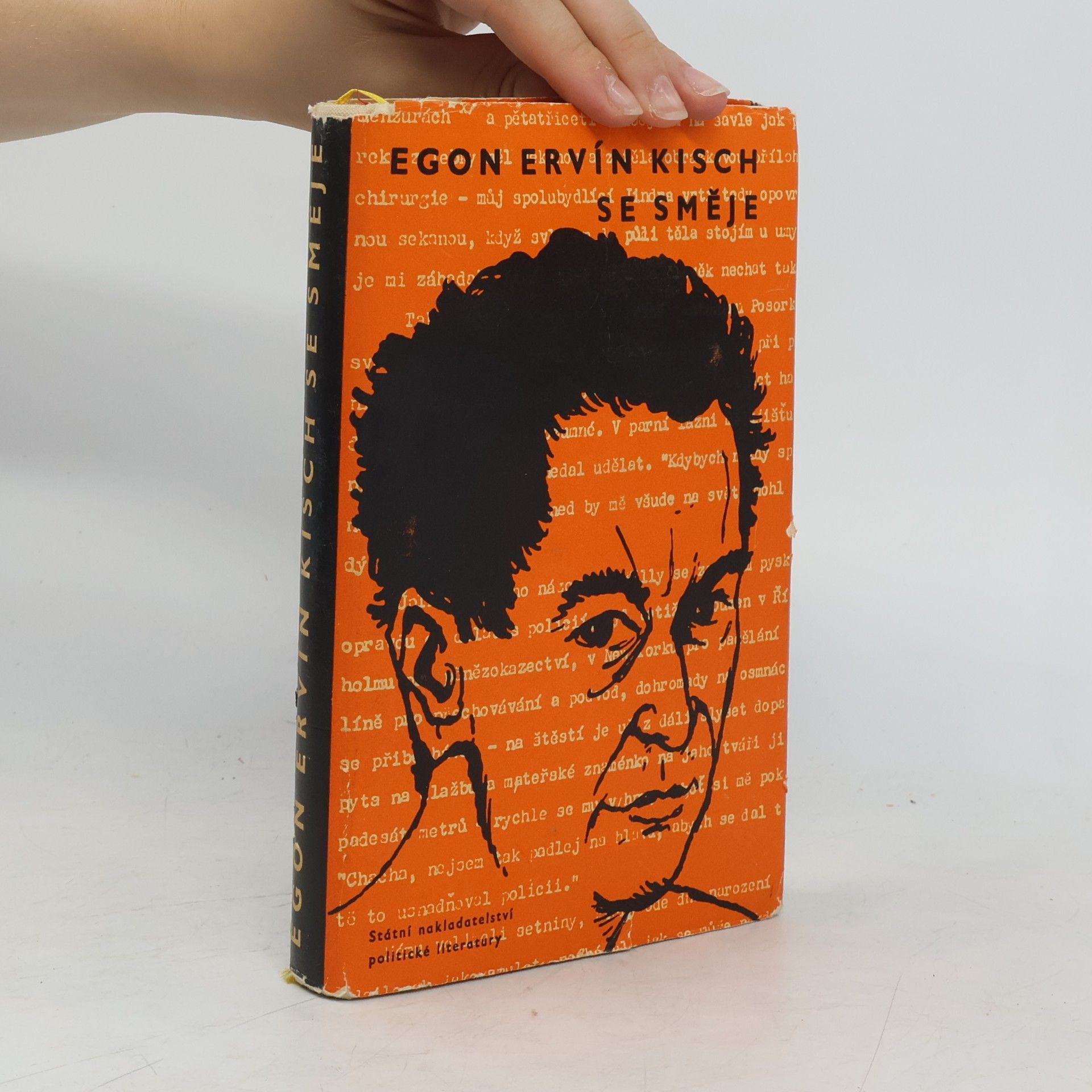 Egon Ervín Kisch se směje