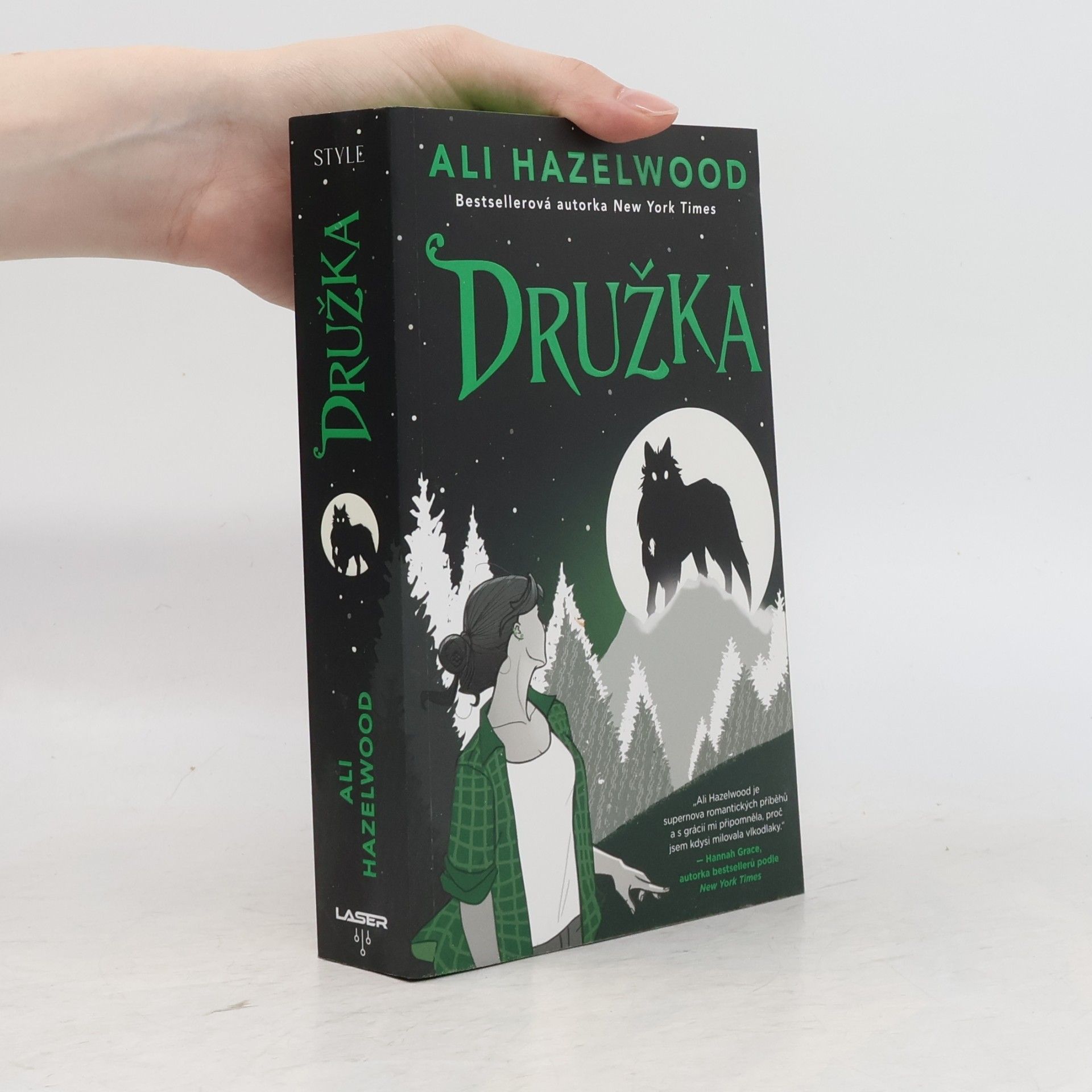 Ali Hazelwood Družka