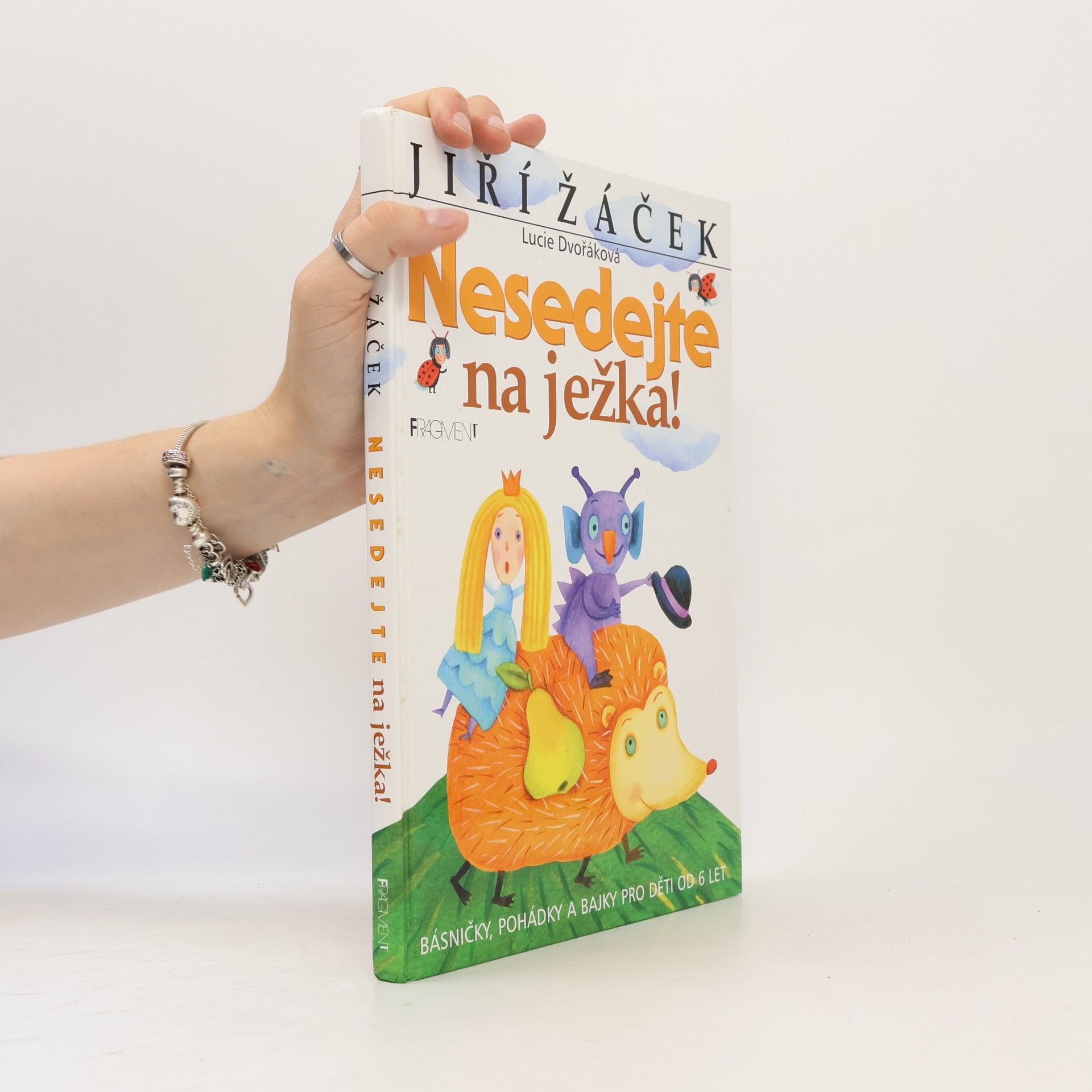 Lucie Dvořáková-Liberdová Nesedejte na ježka! : básničky, pohádky a bajky pro děti od 6 let