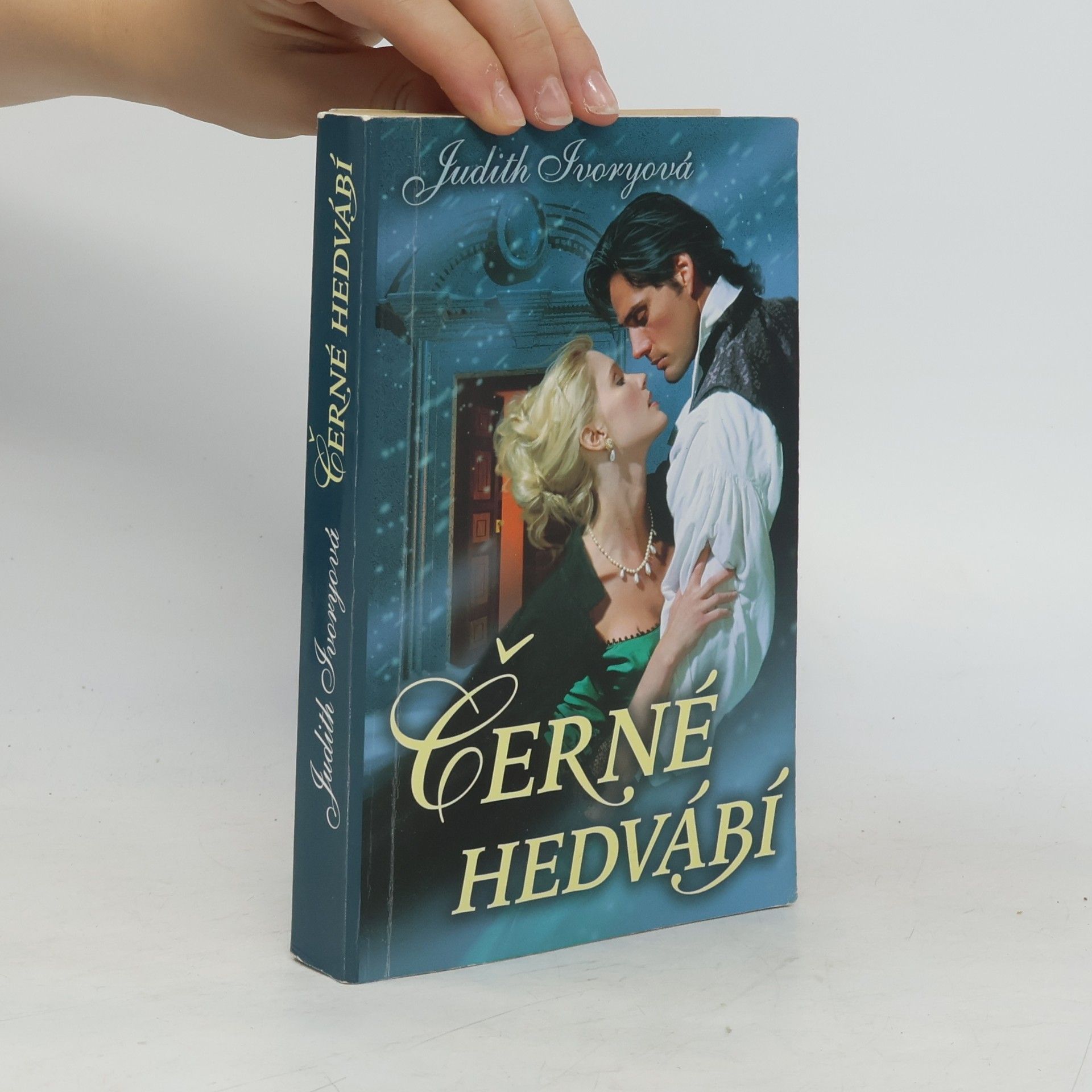 Judith Ivory Černé hedvábí