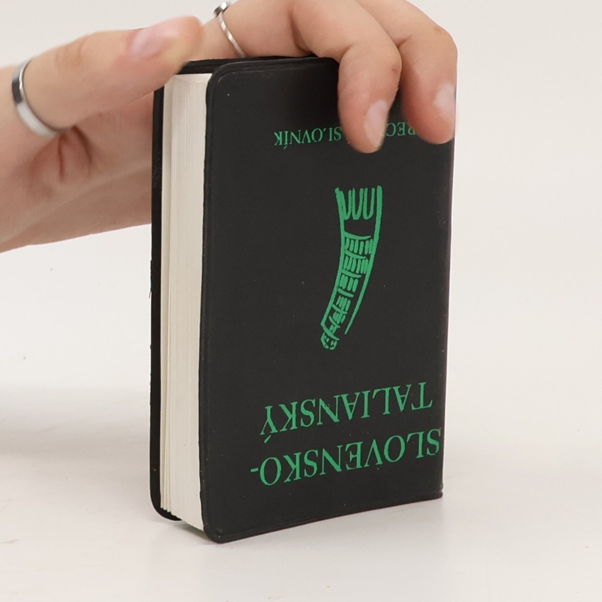 Emília Holanová Slovensko-taliansky a taliansko-slovenský vreckový slovník