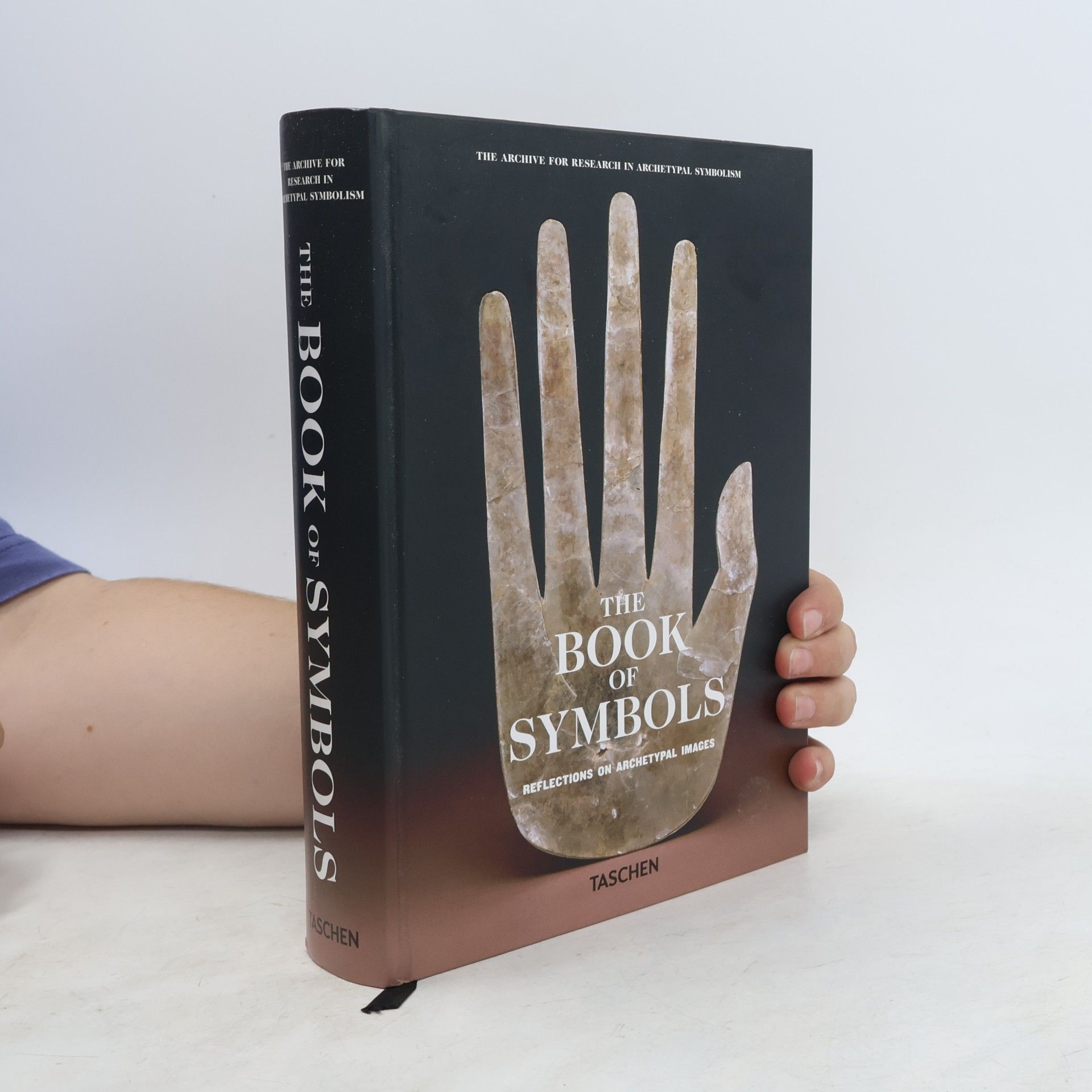 AA.VV. The book of symbols : Reflection of archetypal images