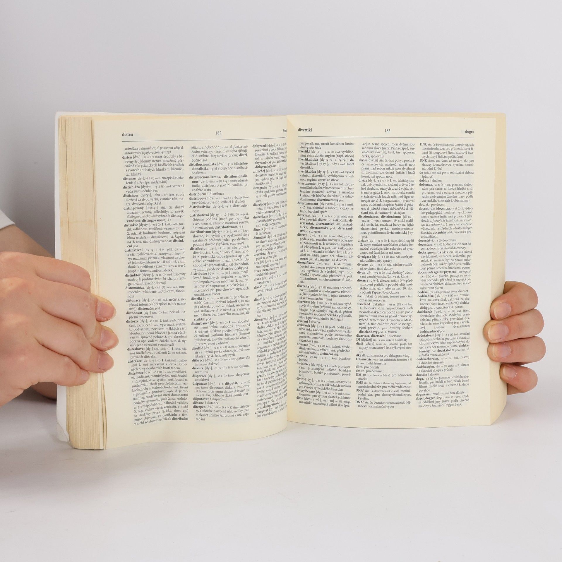 Jiří Kraus Nový akademický slovník cizích slov A-Ž. Studentské vydání