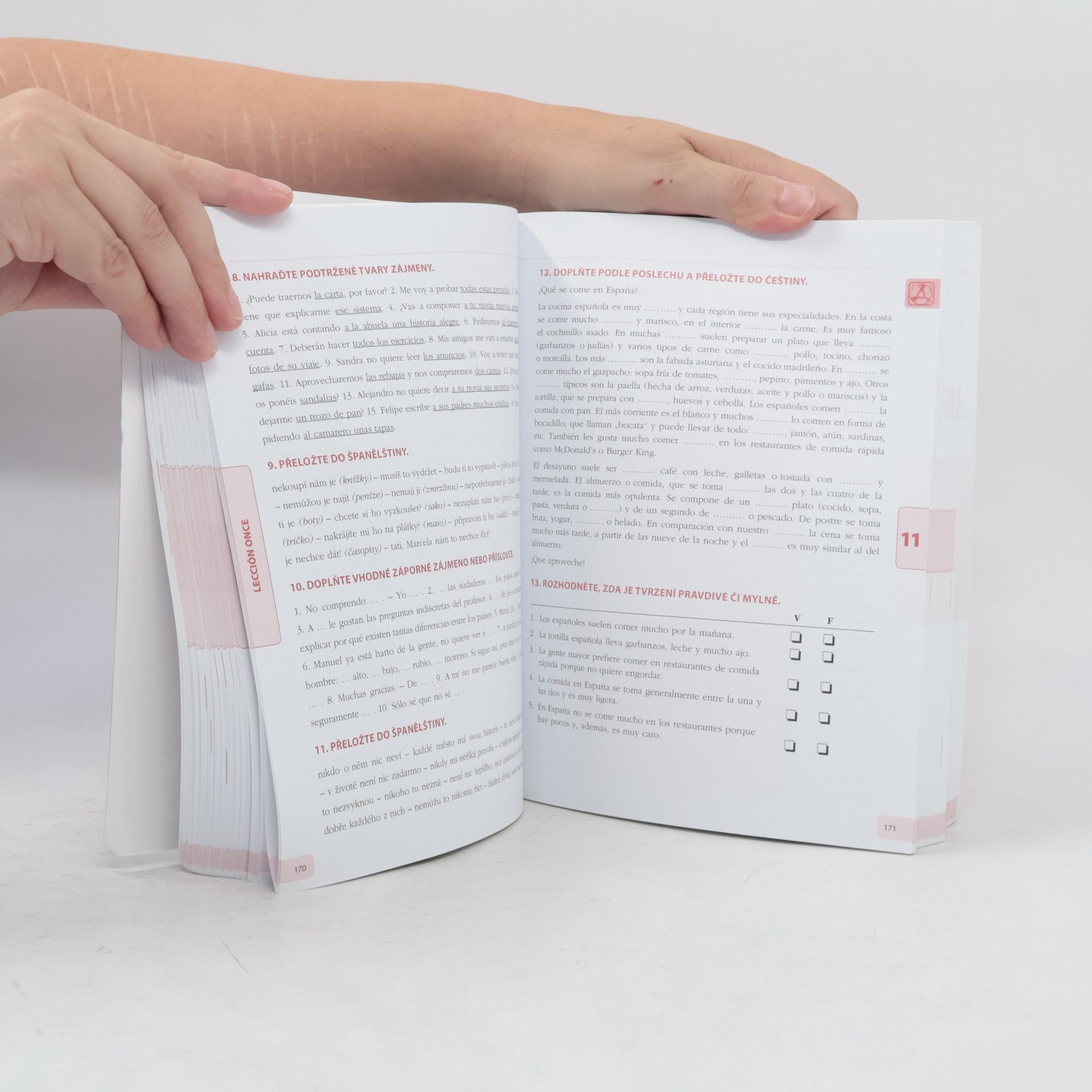 Olga Macíková Učebnice současné španělštiny = Manual de español actual 1. díl