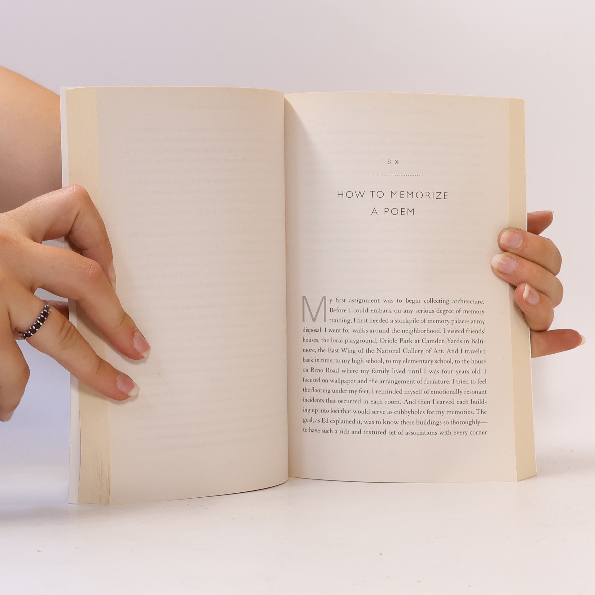 Joshua Foer Moonwalking with Einstein : the art and science of remembering everything