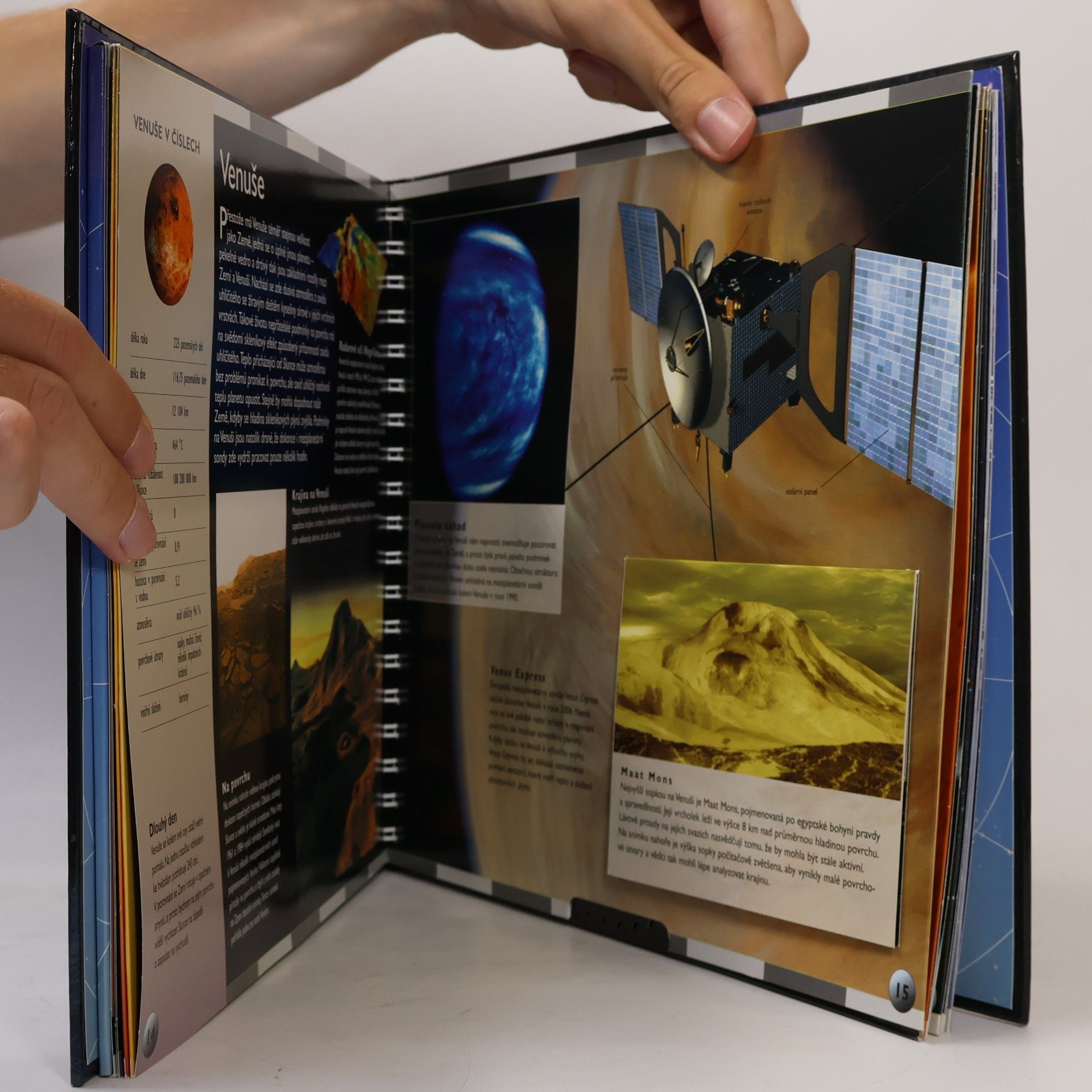 Robin Scagell Atlas vesmíru : plný překvapení a zábavy