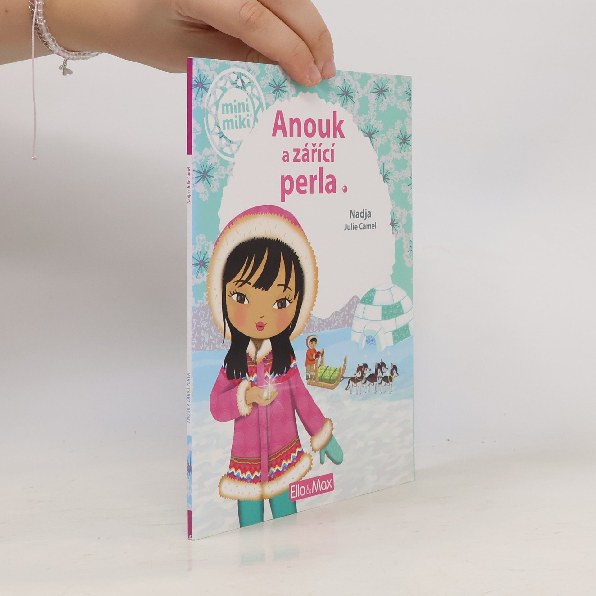 Nadja Anouk a zářící perla