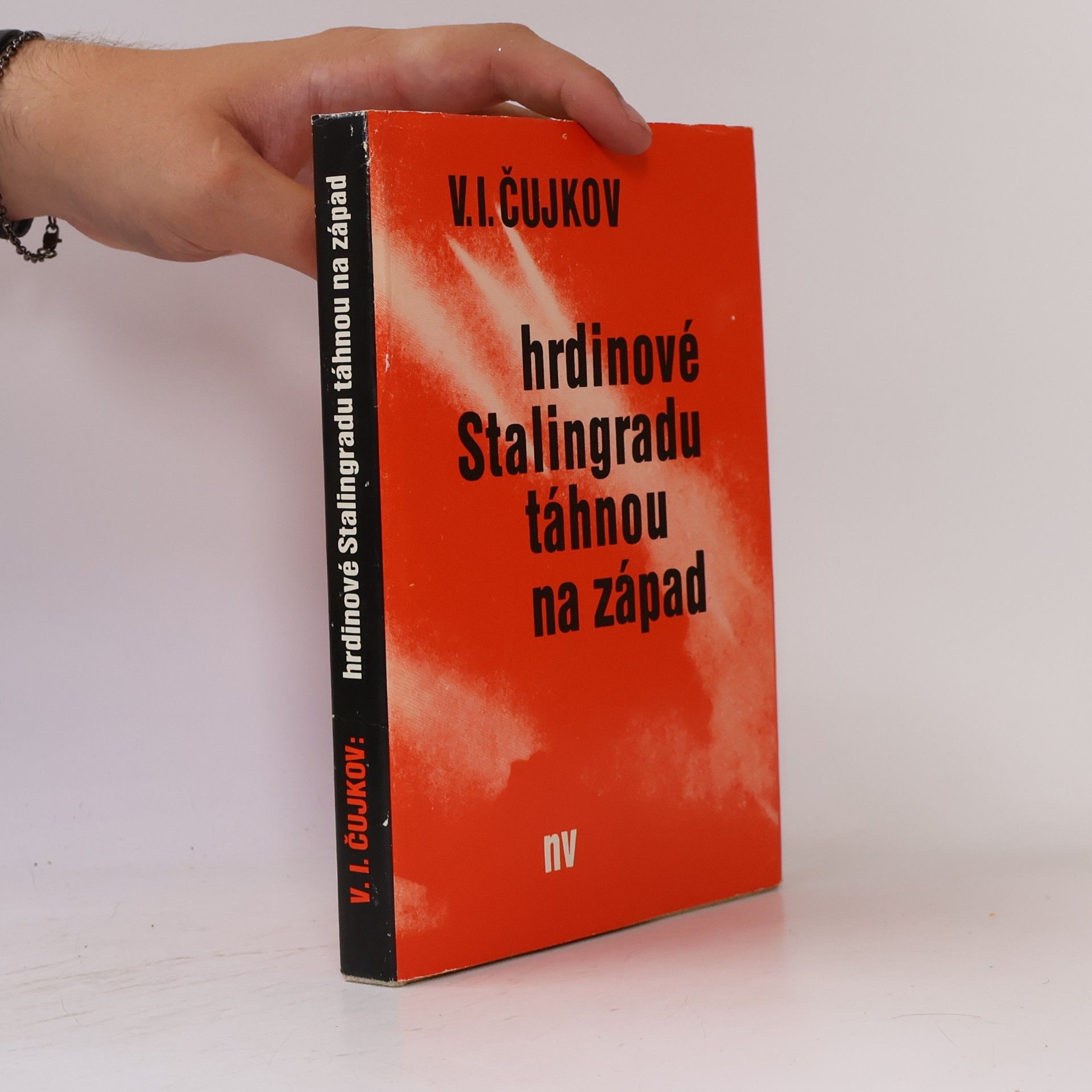 Čujkov V. I. Hrdinové Stalingradu táhnou na západ