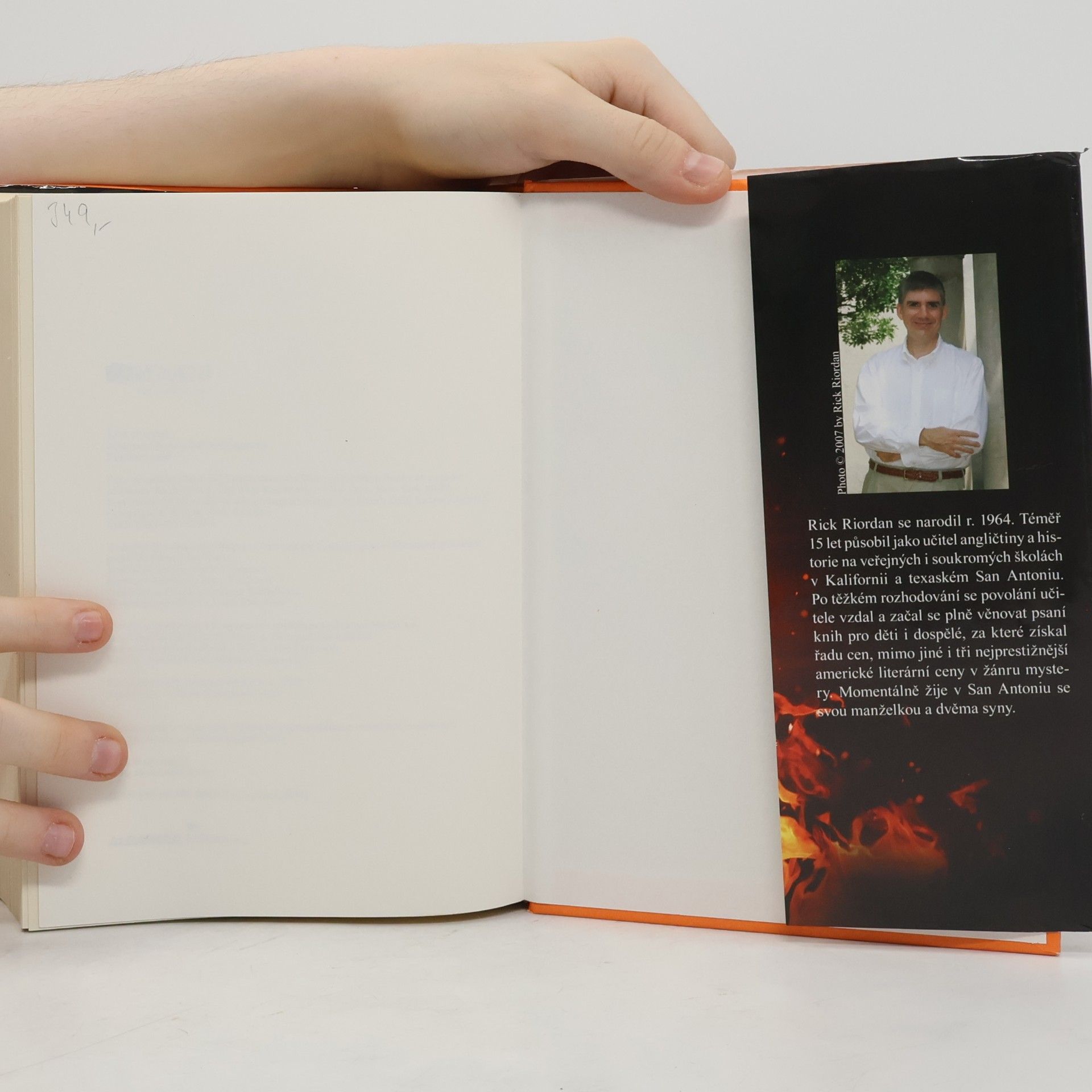 Rick Riordan Magnus Chase a bohové Ásgardu. Prastarý meč