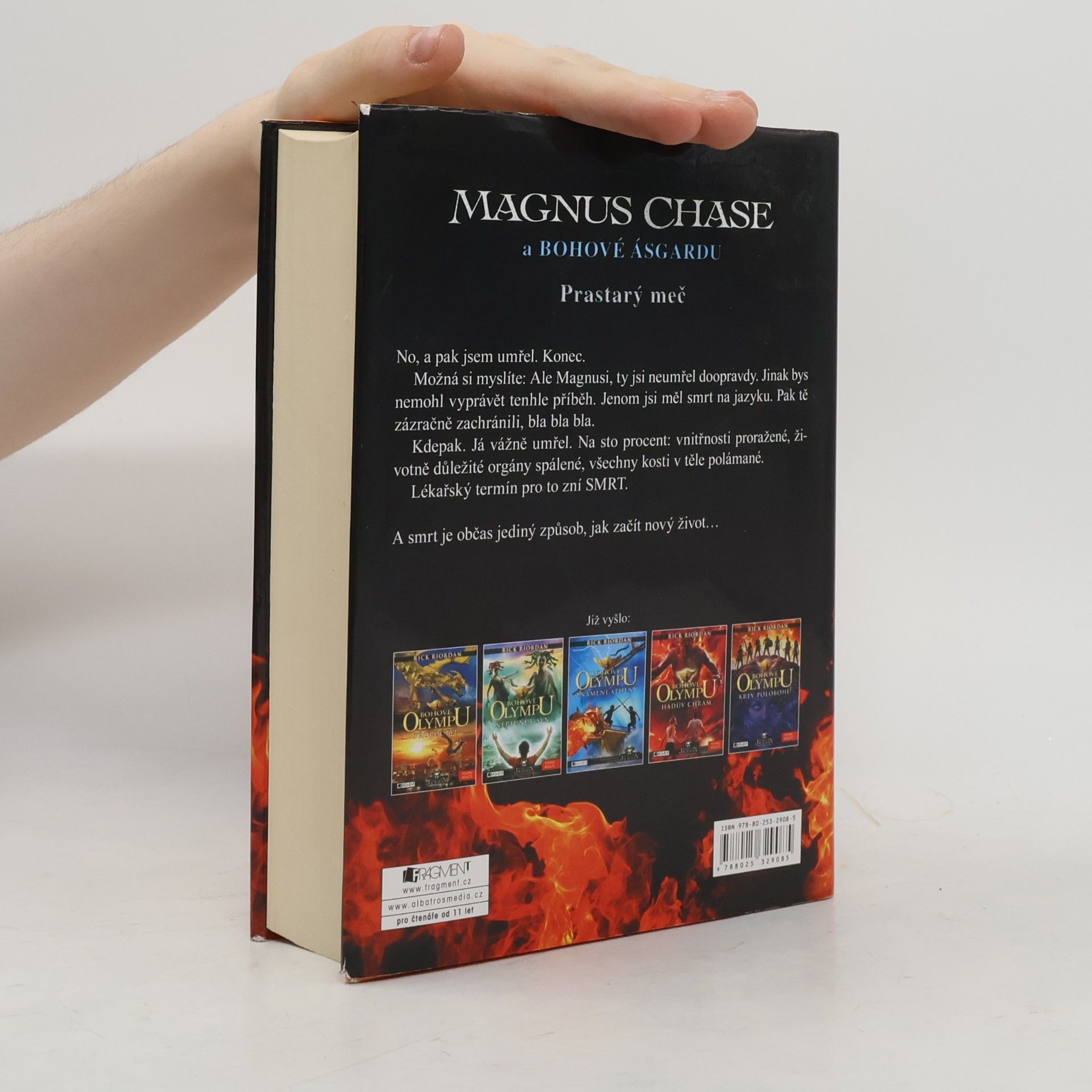 Rick Riordan Magnus Chase a bohové Ásgardu. Prastarý meč