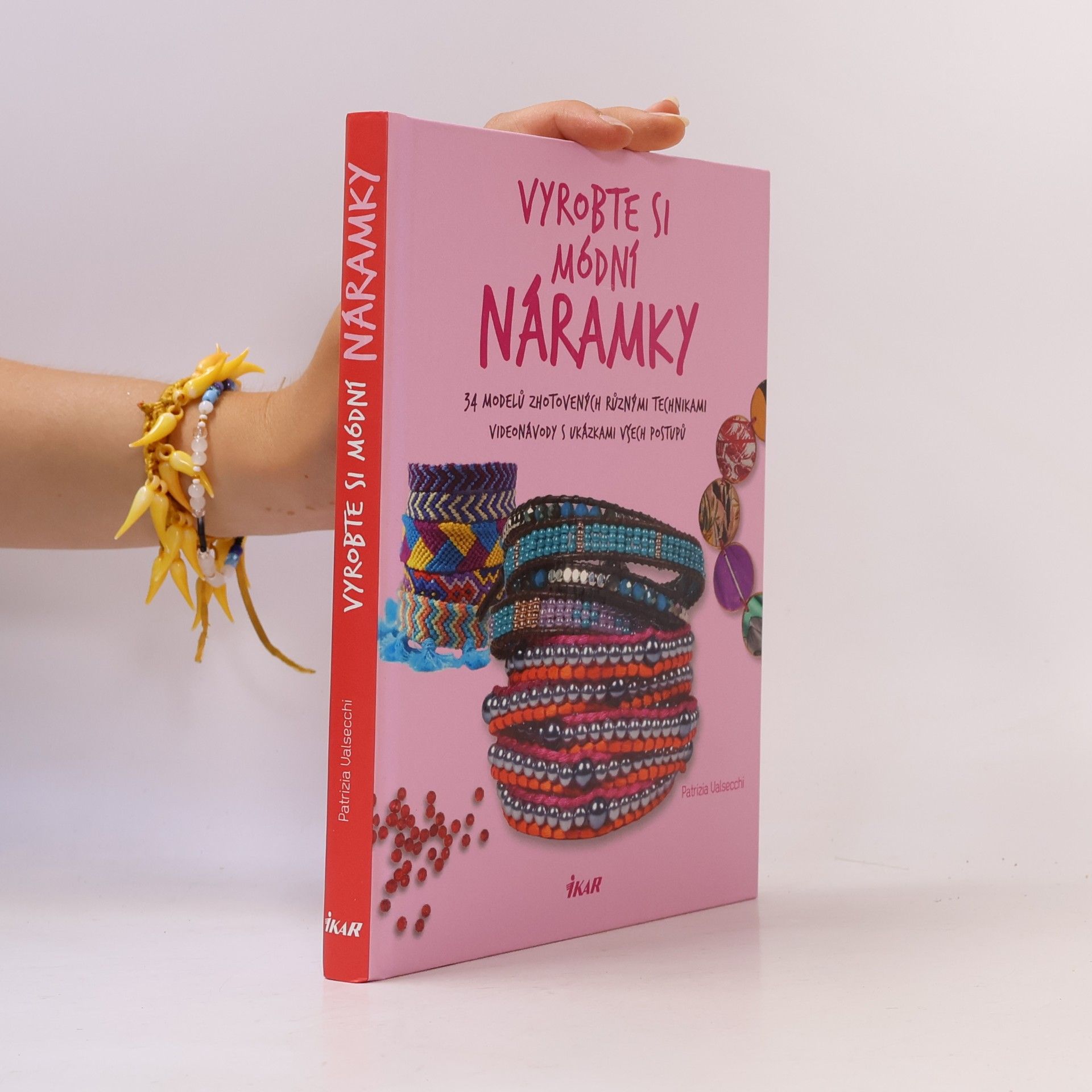 Vyrobte si módní náramky