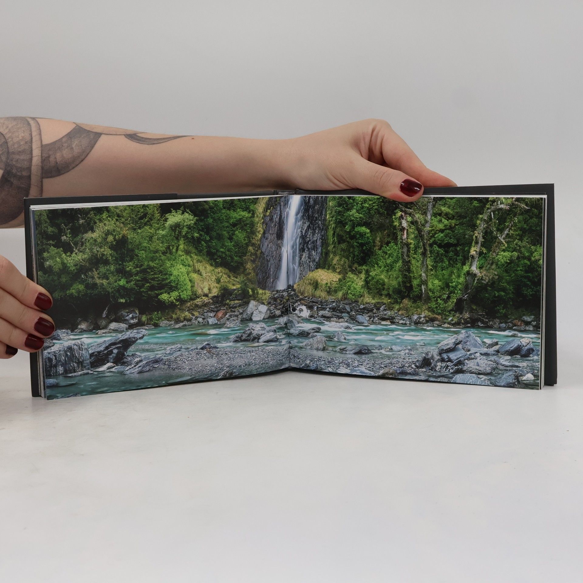 Petr Hlaváček New Zealand Untouched Landscapes Pocket Edition