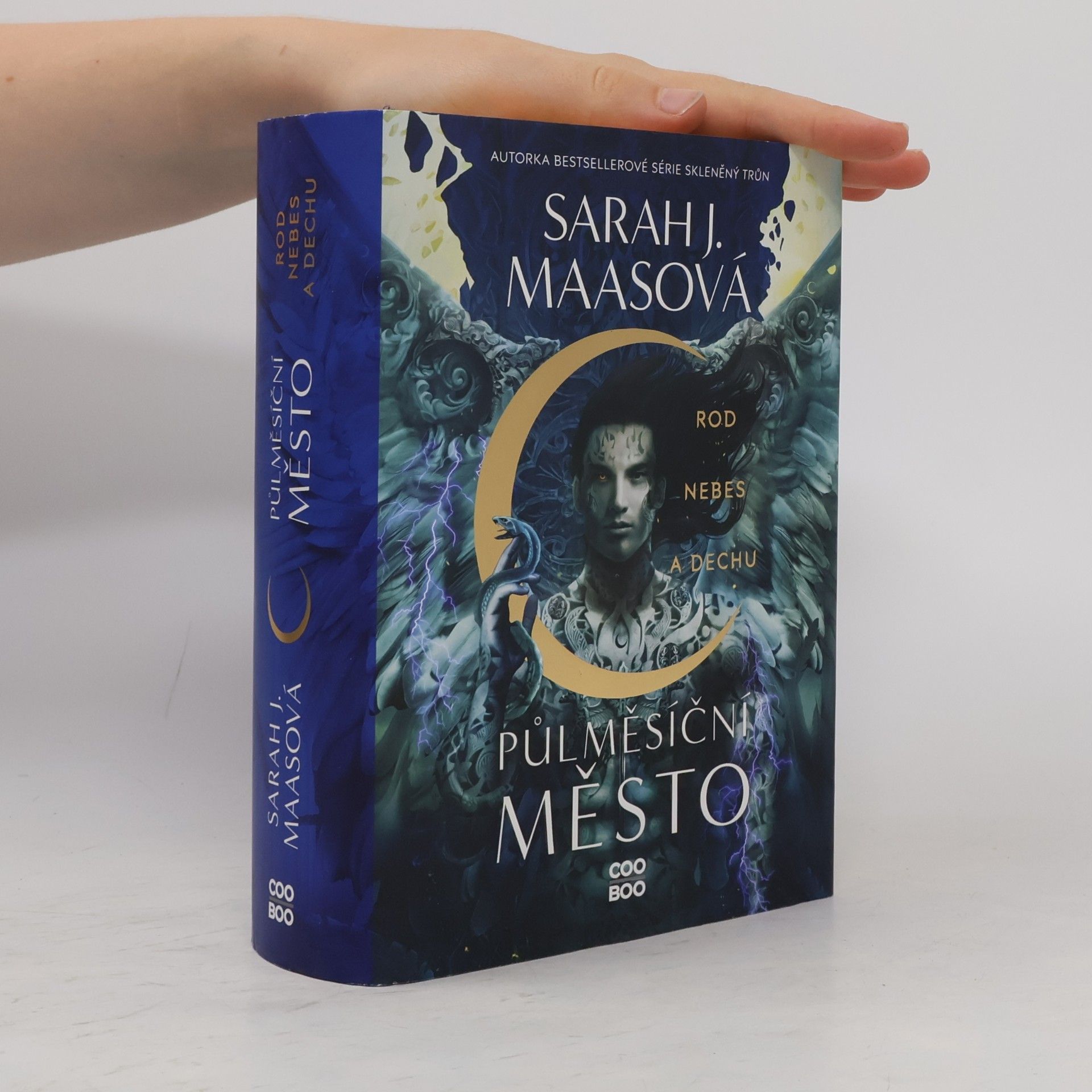 Sarah J. Maas Půlměsíční město. Rod nebes a dechu